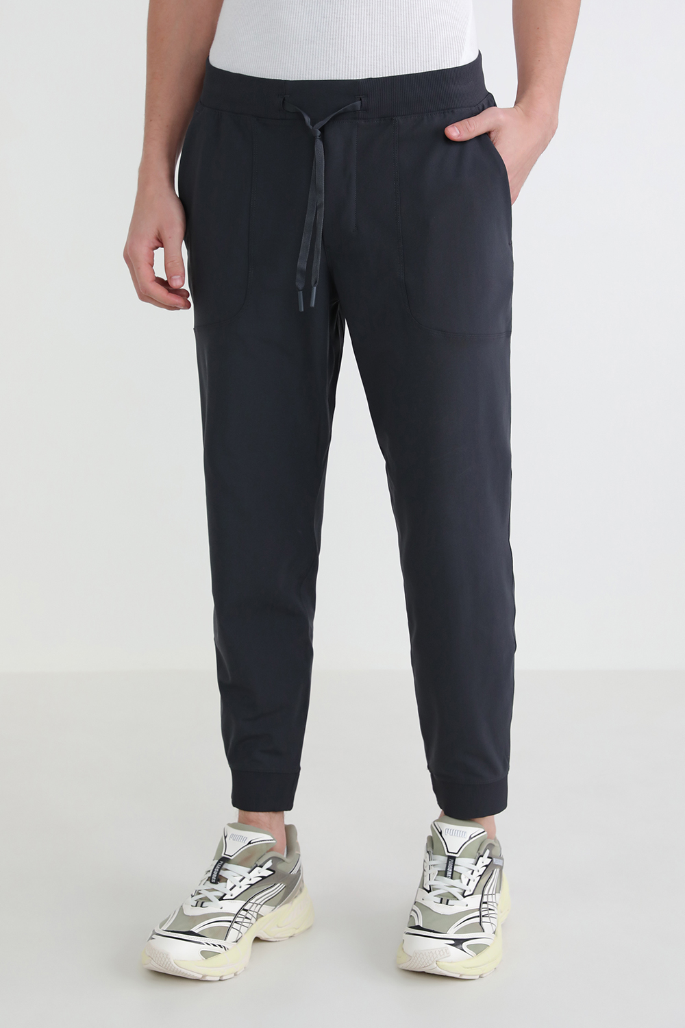 תמונת דוגמן קידמית של ABC Jogger Shorter