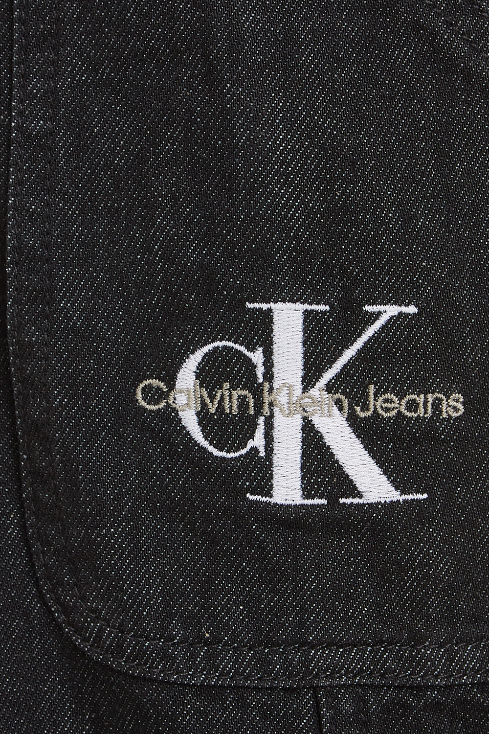 תמונת תקריב של שמלת מיני ג'ינס - גילאי 4-16 שנים CALVIN KLEIN