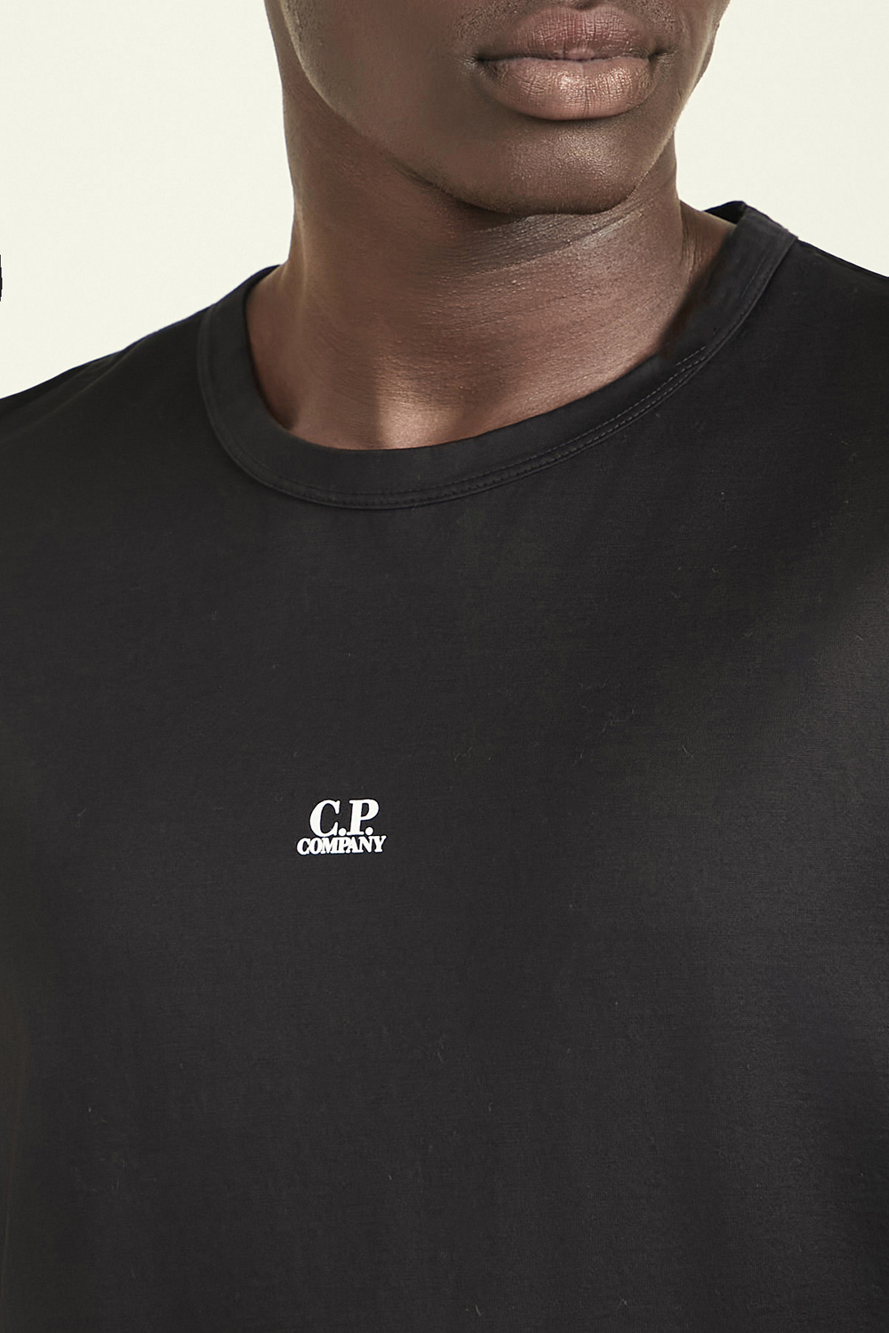 תמונת דוגמן אחורית של חולצת טי C.P. COMPANY