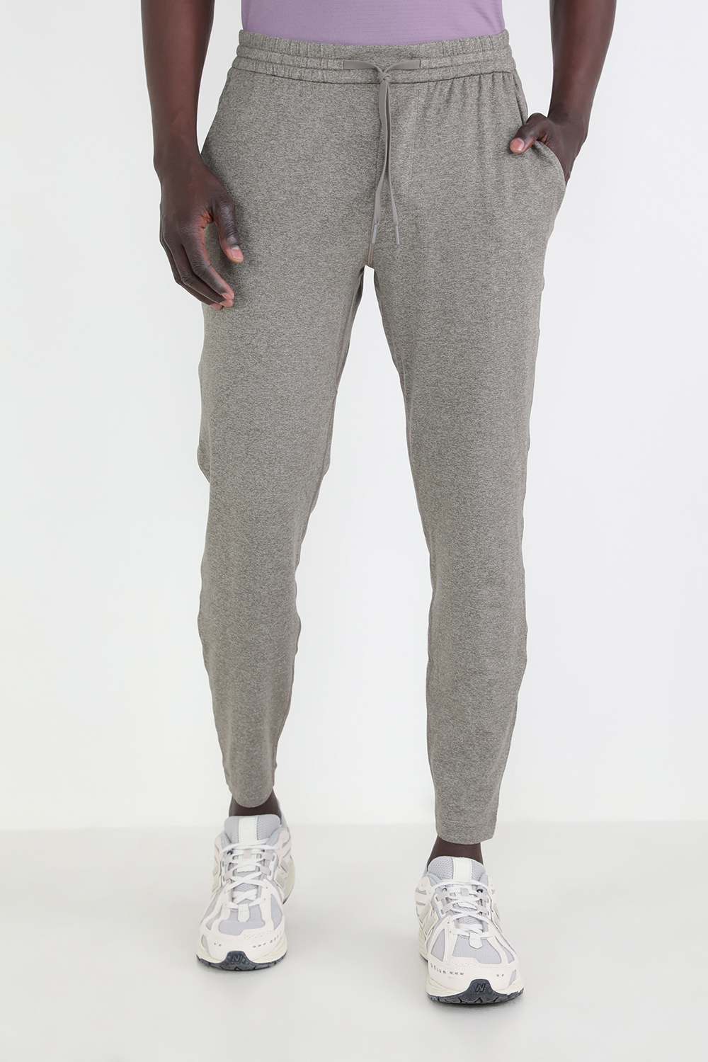 תמונת דוגמן קידמית של Soft Jersey Tapered Pant LULULEMON