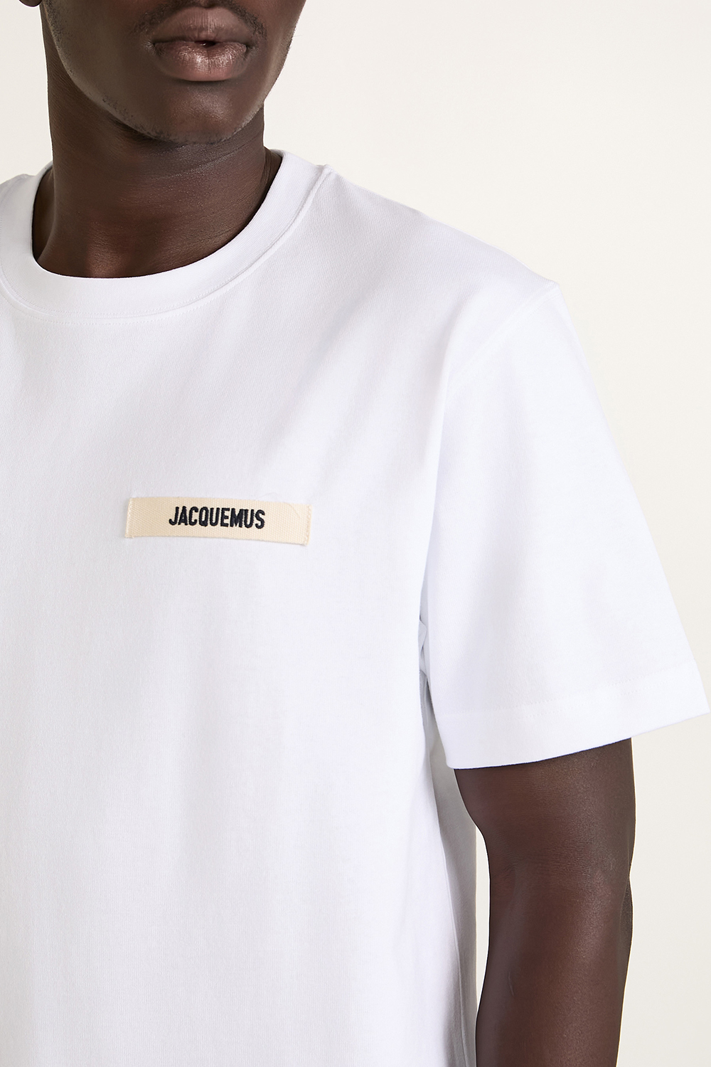 תמונת דוגמן אחורית של חולצת טי JACQUEMUS