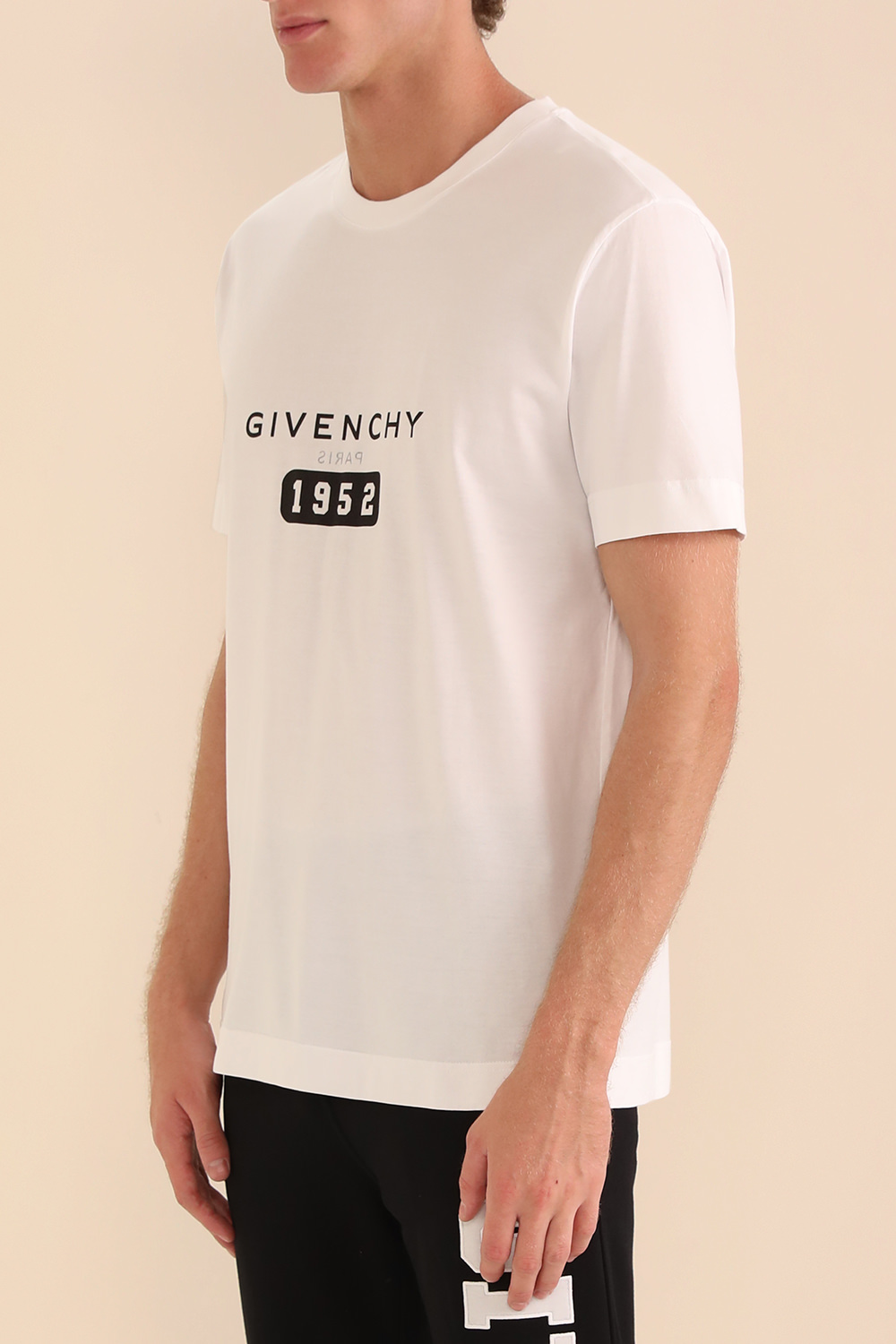 תמונת דוגמן קידמית של חולצת לוגו סלים GIVENCHY