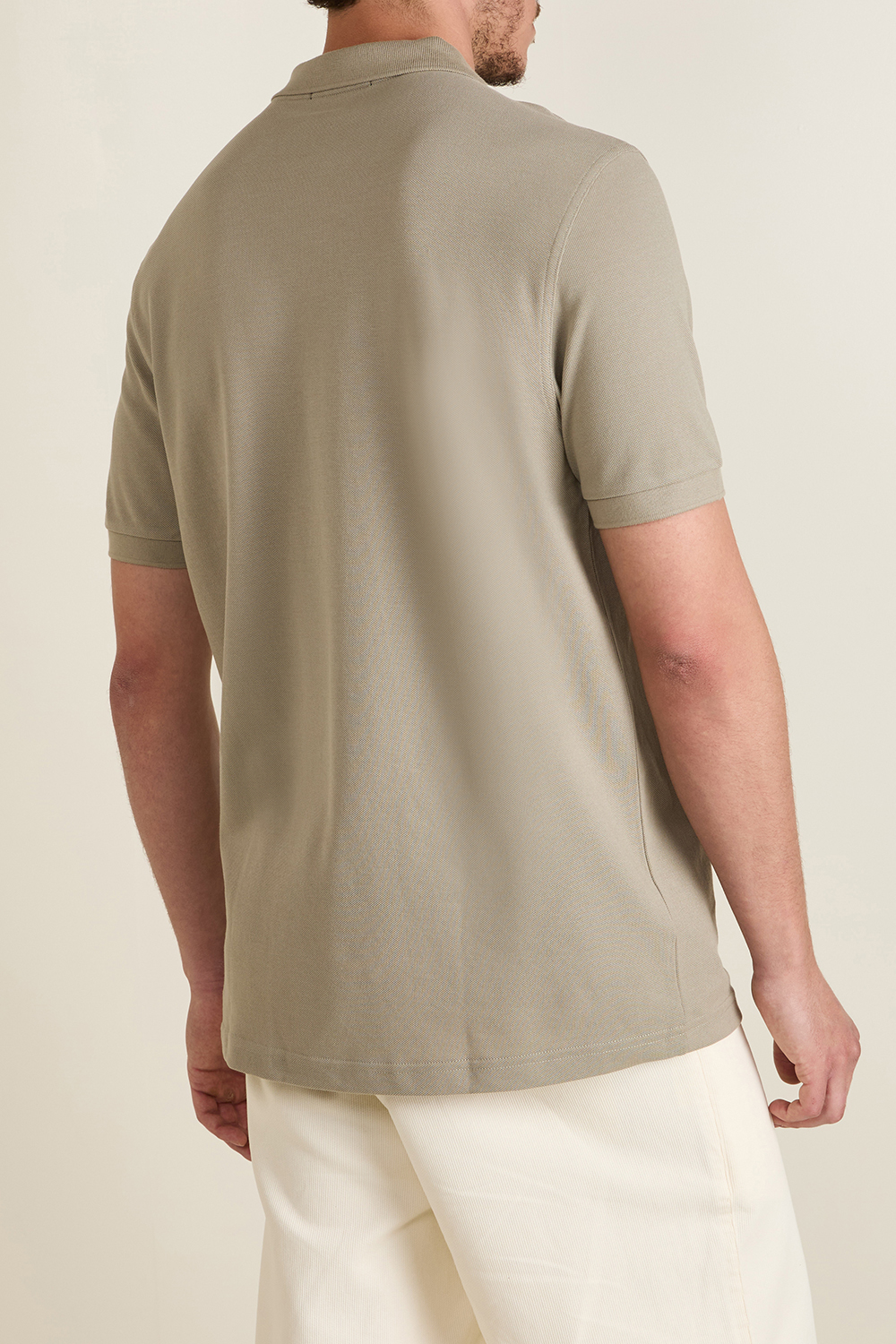 תמונת דוגמן אחורית של חולצת פולו קצרה FRED PERRY
