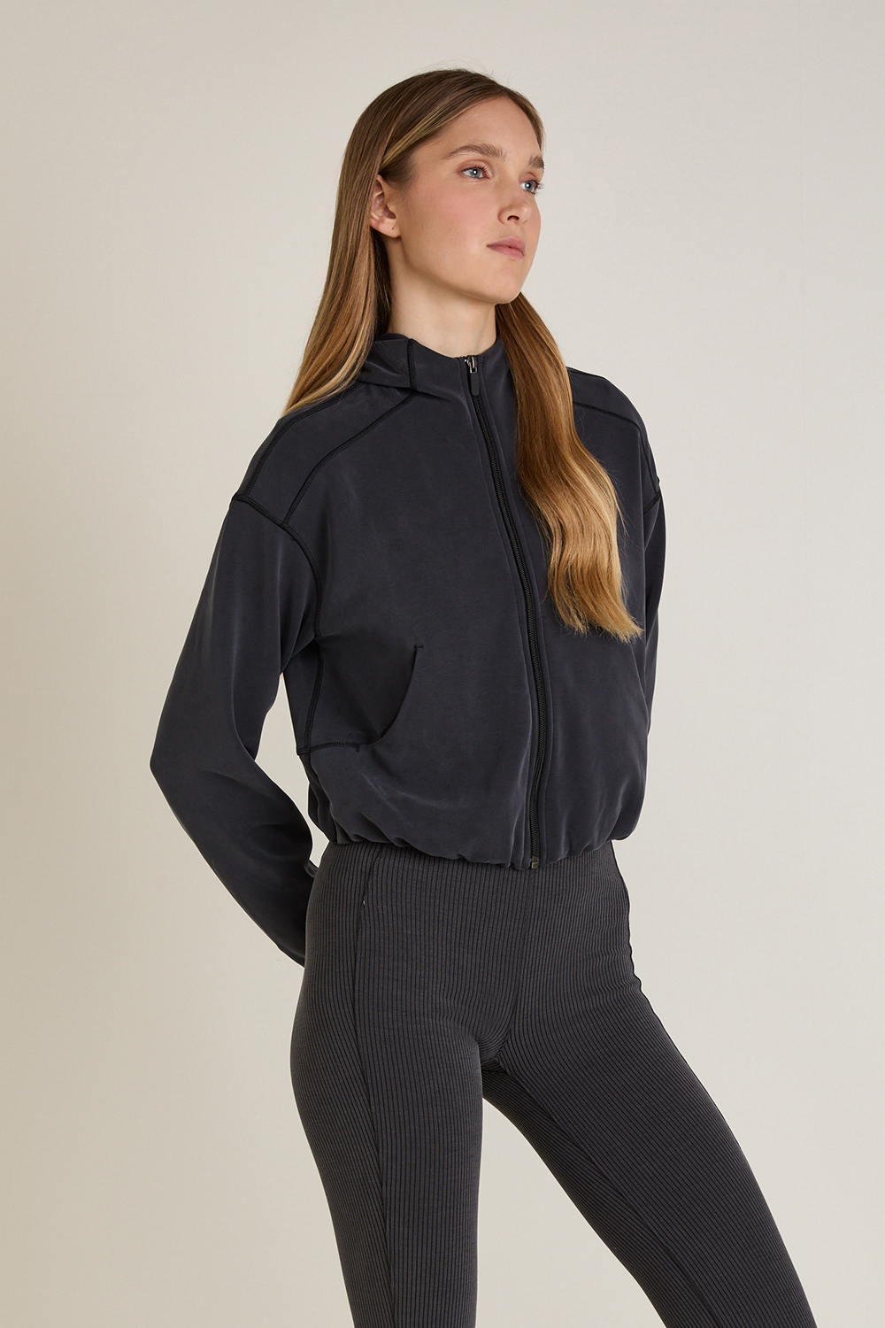 תמונת דוגמן קידמית של Softstreme Full-Zip Hoodie LULULEMON