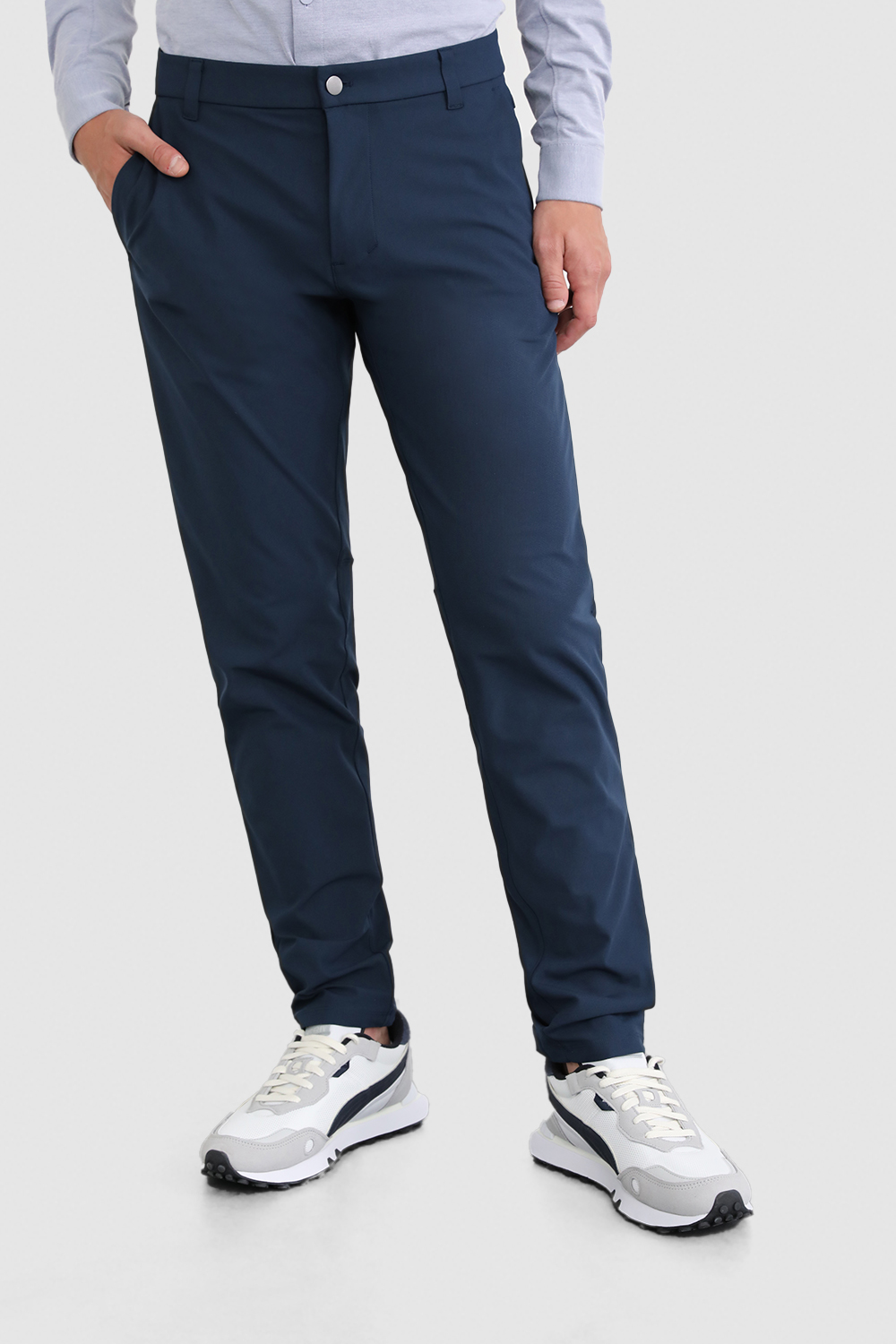 תמונת דוגמן קידמית של Commission Classic-Fit Pant 32"