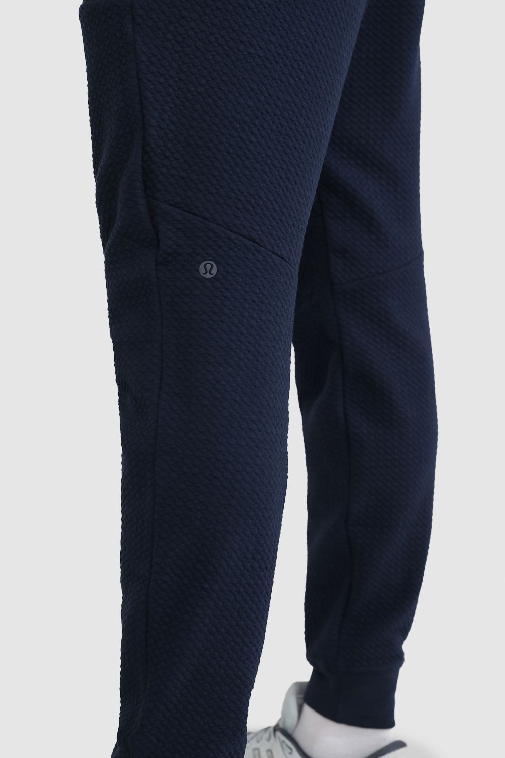 תמונת תקריב דוגמן של At Ease Joggers