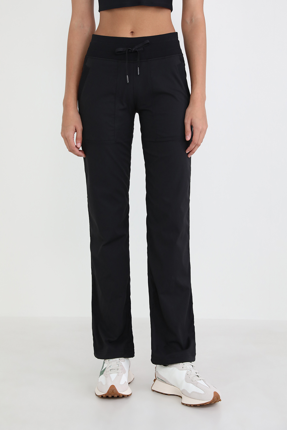 תמונת דוגמן קידמית של Dance Studio Mid-Rise Jogger LULULEMON