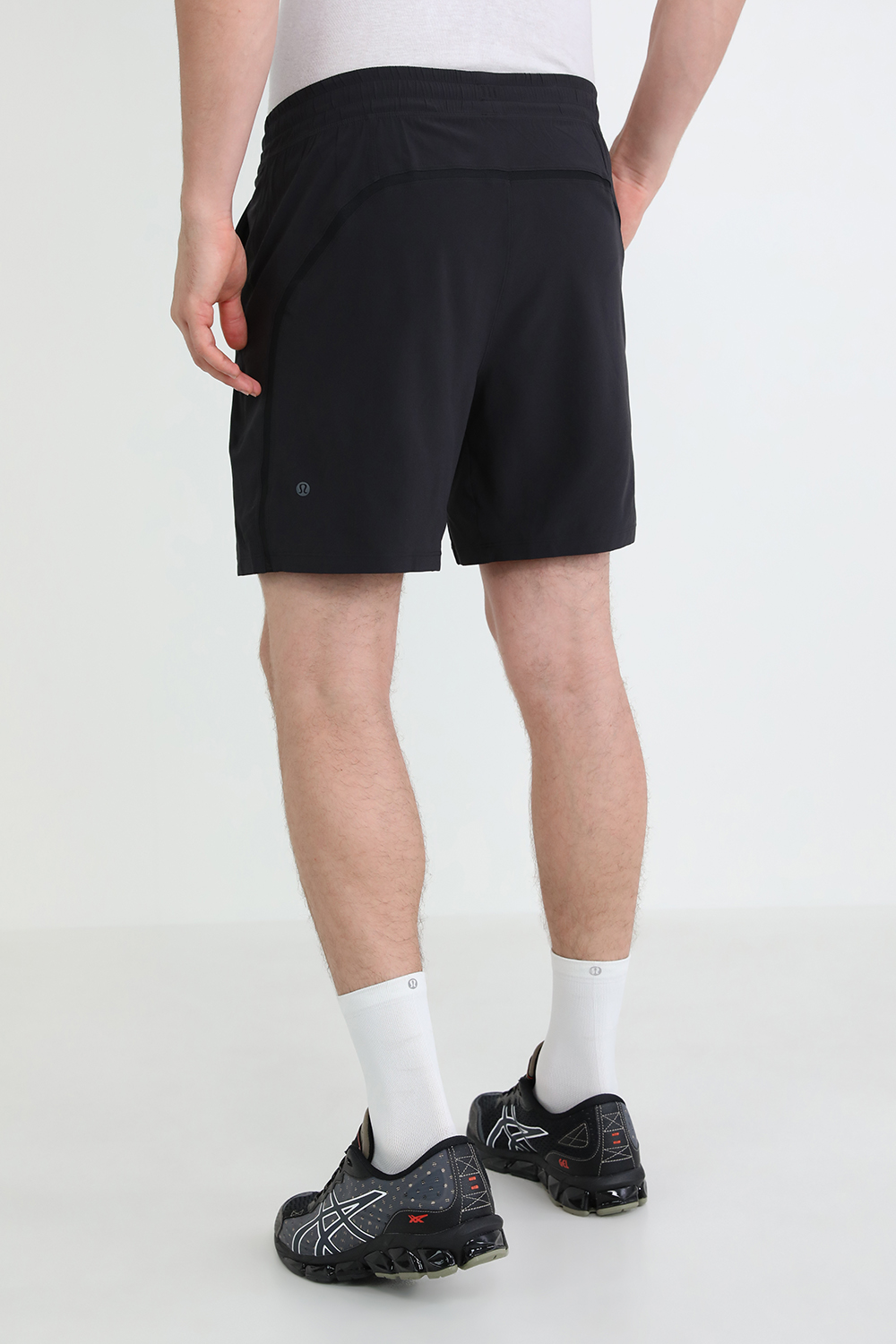 תמונת דוגמן אחורית של Pace Breaker Short 7