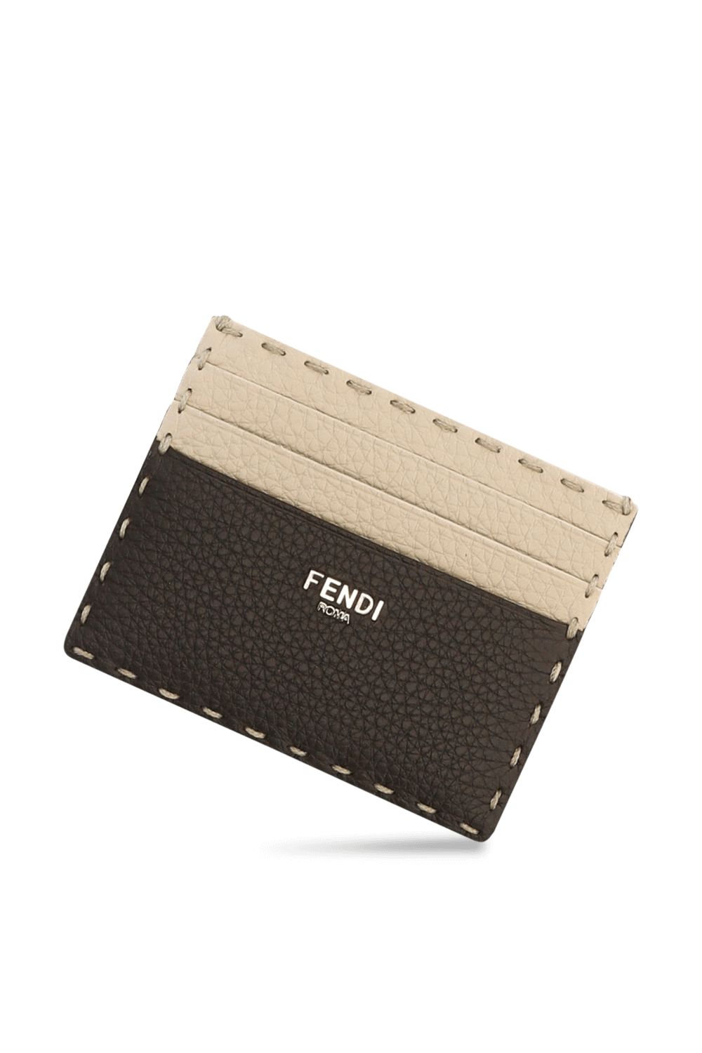 תמונת תקריב של ארנק כרטיסים FENDI