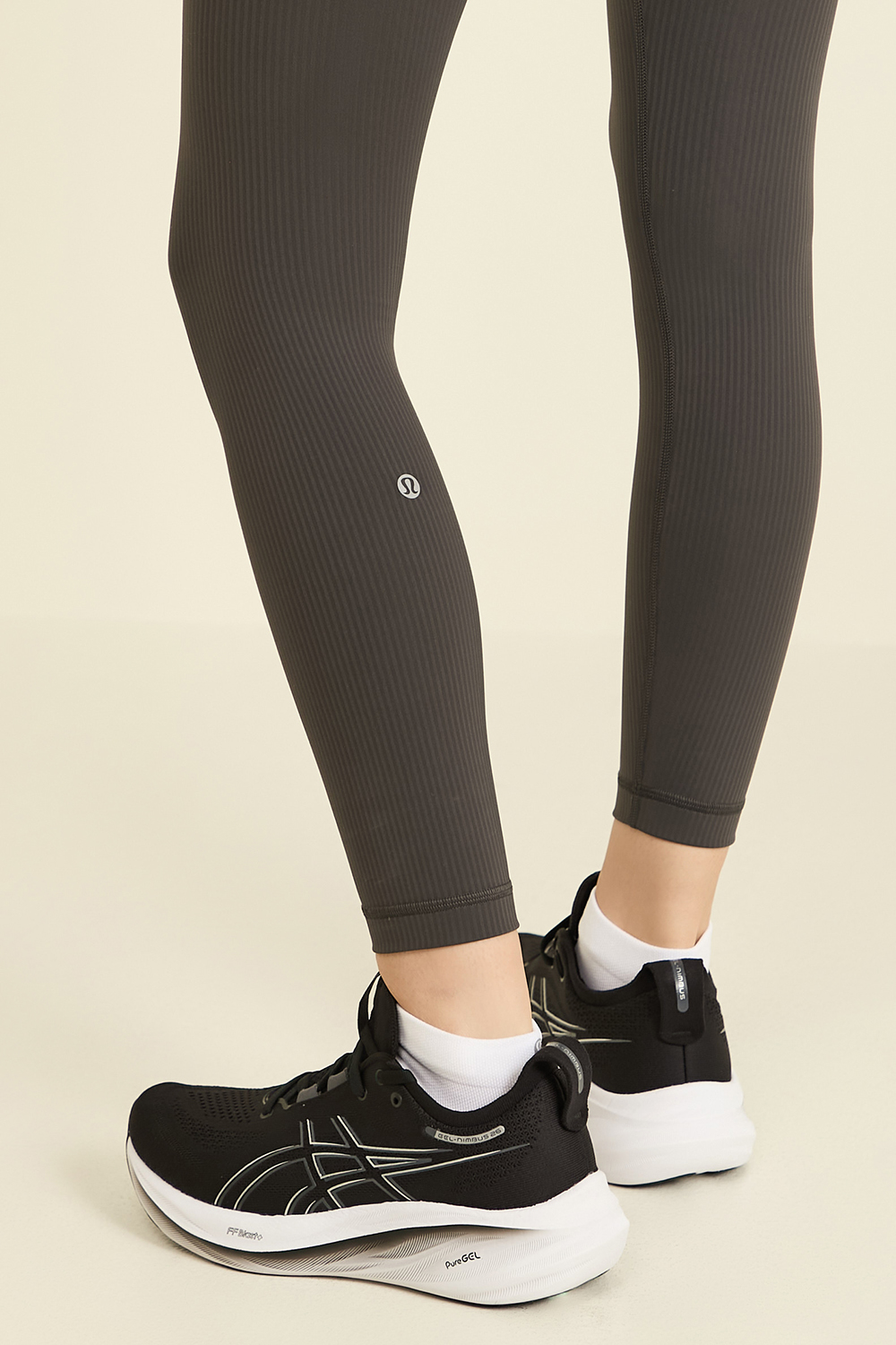 תמונת תקריב דוגמן של Wunder Train Ribbed HR 25'' LULULEMON