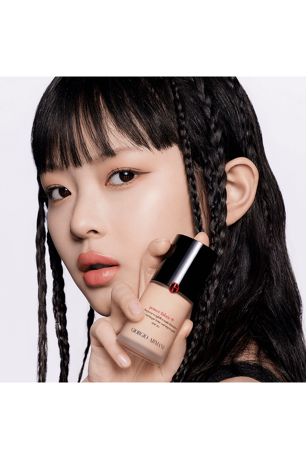 תמונת פנים של מייקאפ פאוור פבריק בגימור מאט 5 ARMANI BEAUTY