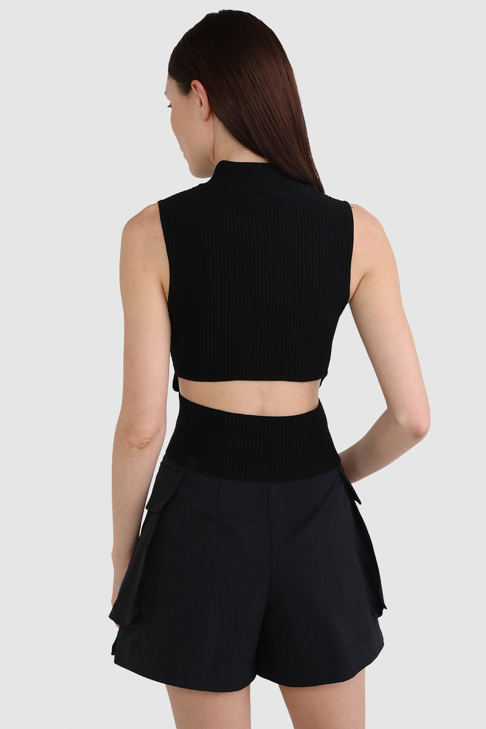 תמונת דוגמן אחורית של Open Back Half-Zip Sweater