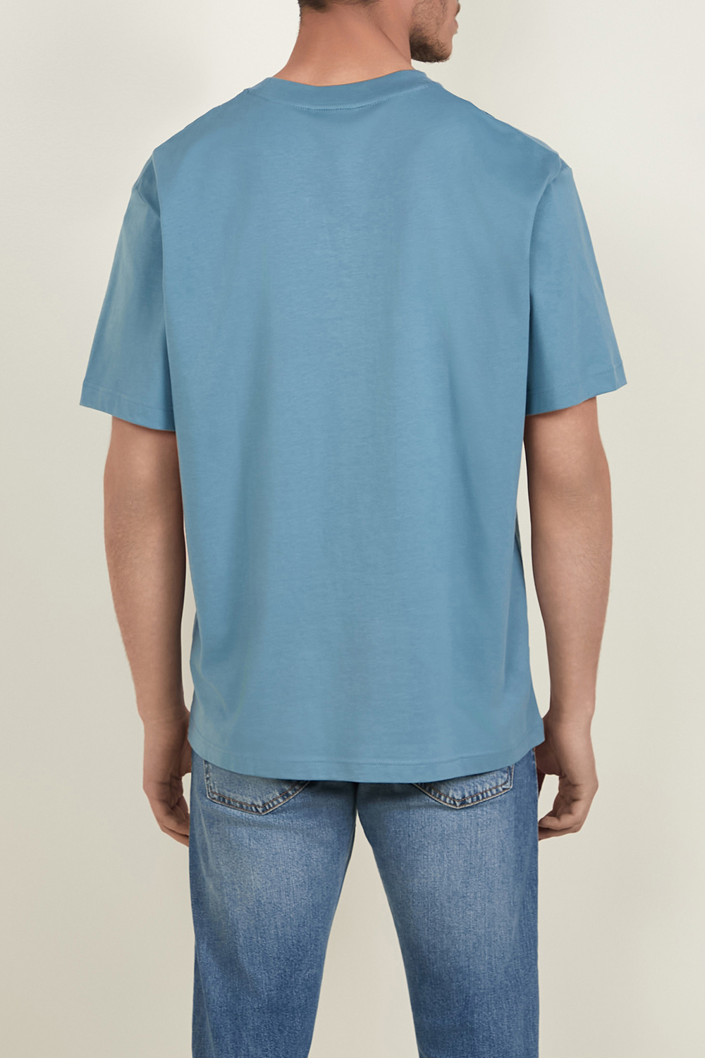 תמונת דוגמן אחורית של חולצת טי LACOSTE