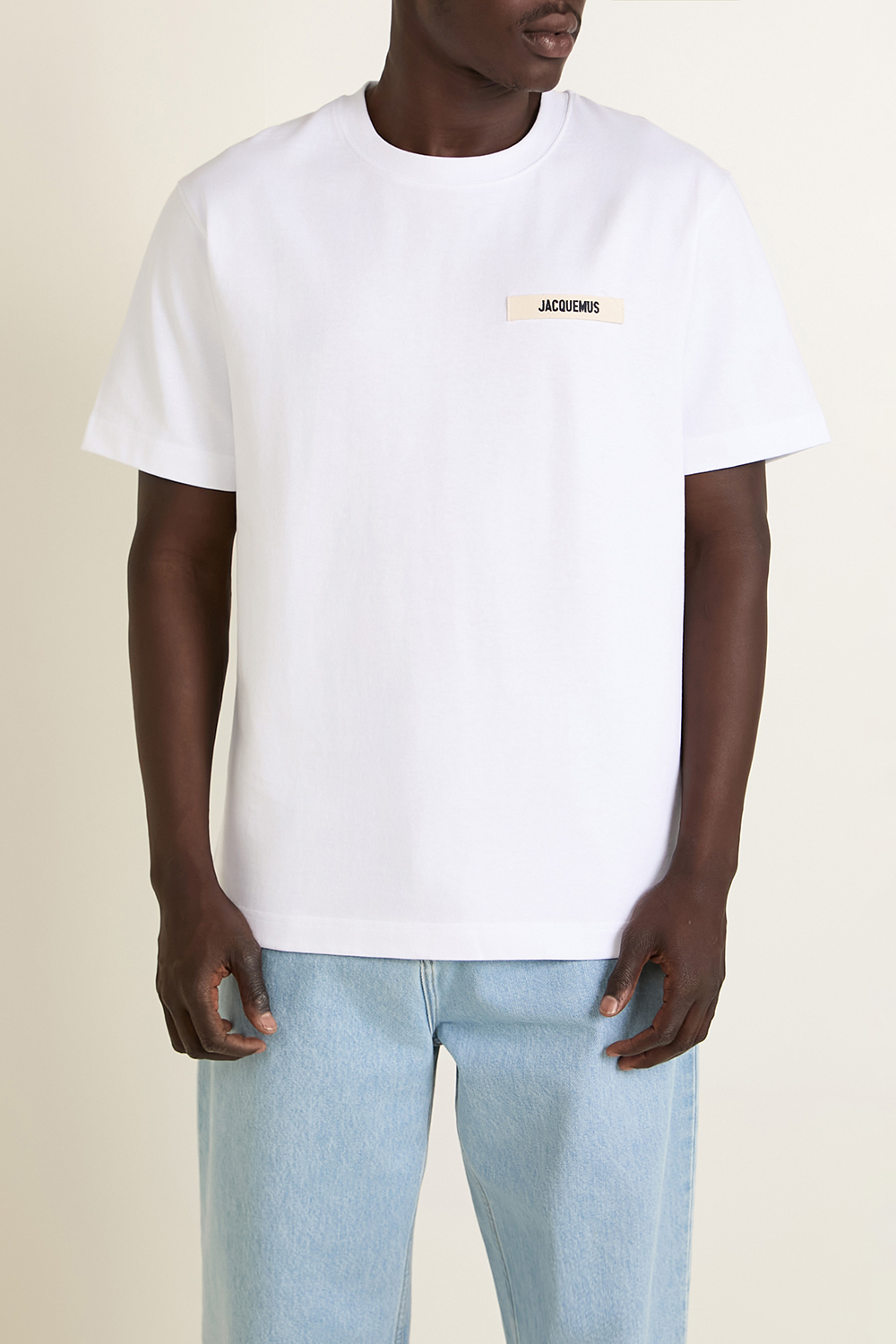 תמונת דוגמן קידמית של חולצת טי JACQUEMUS