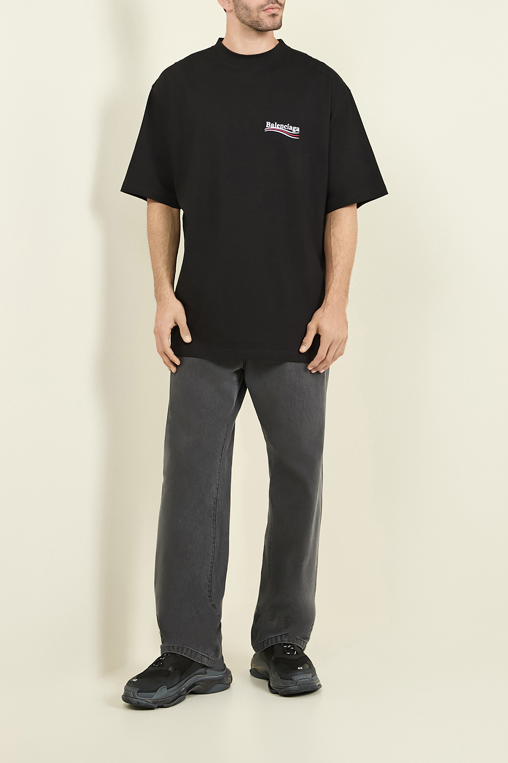 תמונת דוגמן קידמית של נעלי סניקרס טריפל אס BALENCIAGA
