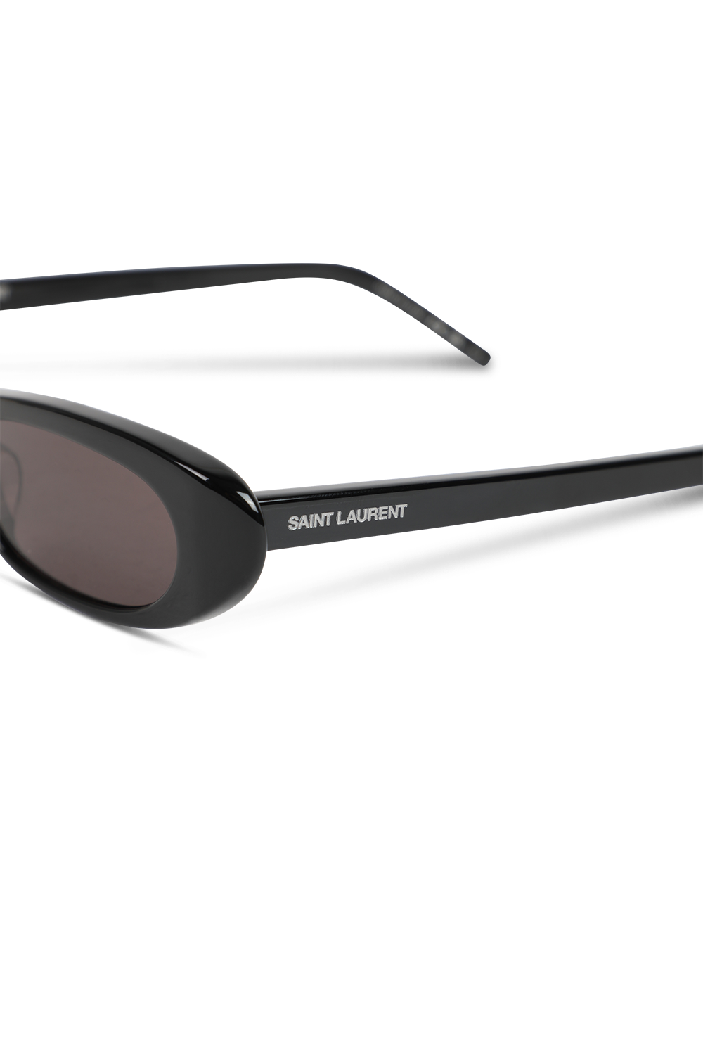 תמונת תקריב של משקפי שמש 557 SAINT LAURENT