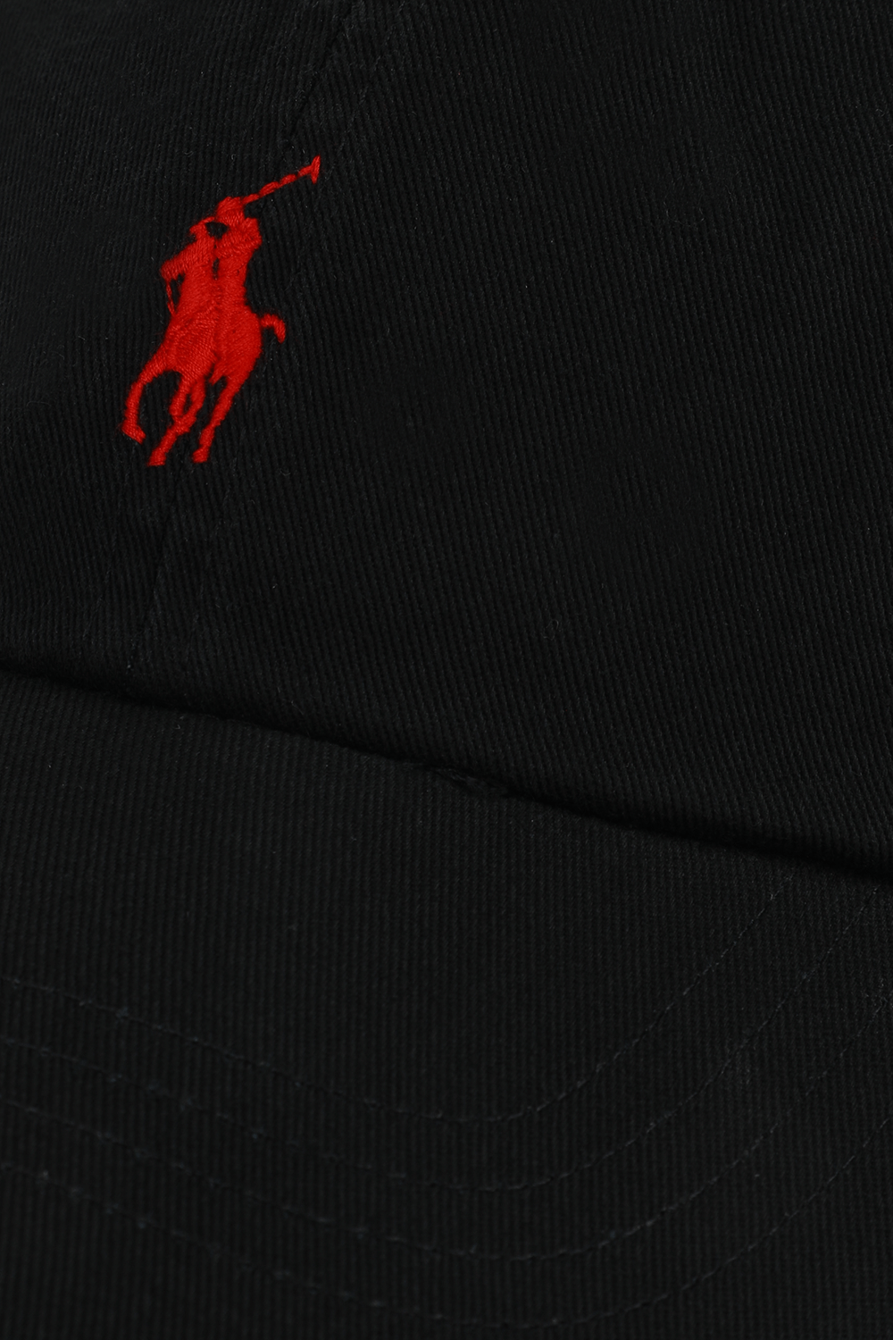 תמונת תקריב של כובע מצחייה עם לוגו רקום POLO RALPH LAUREN