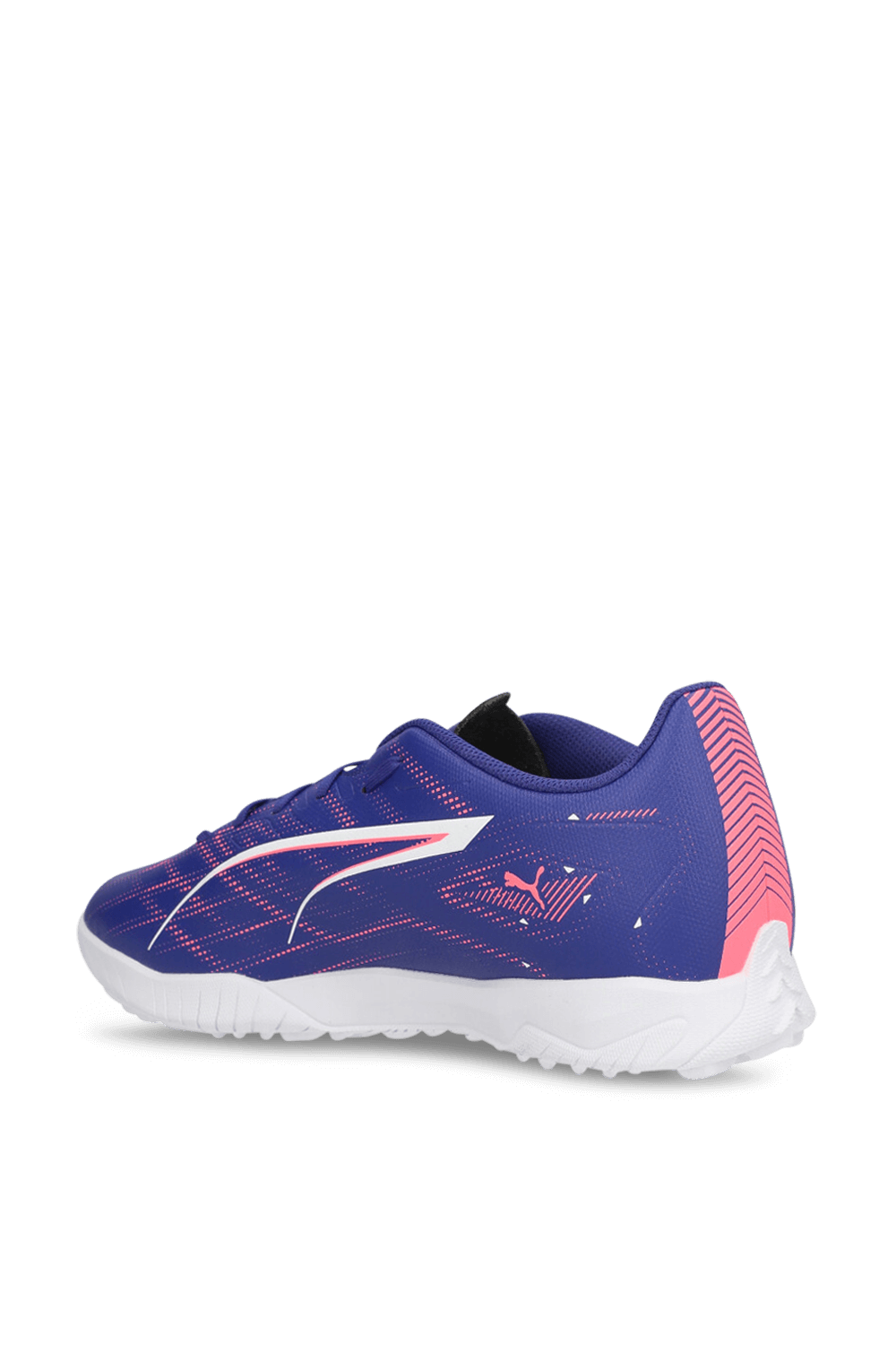 תמונת תקריב של נעלי כדורגל אולטרה 5 פליי PUMA
