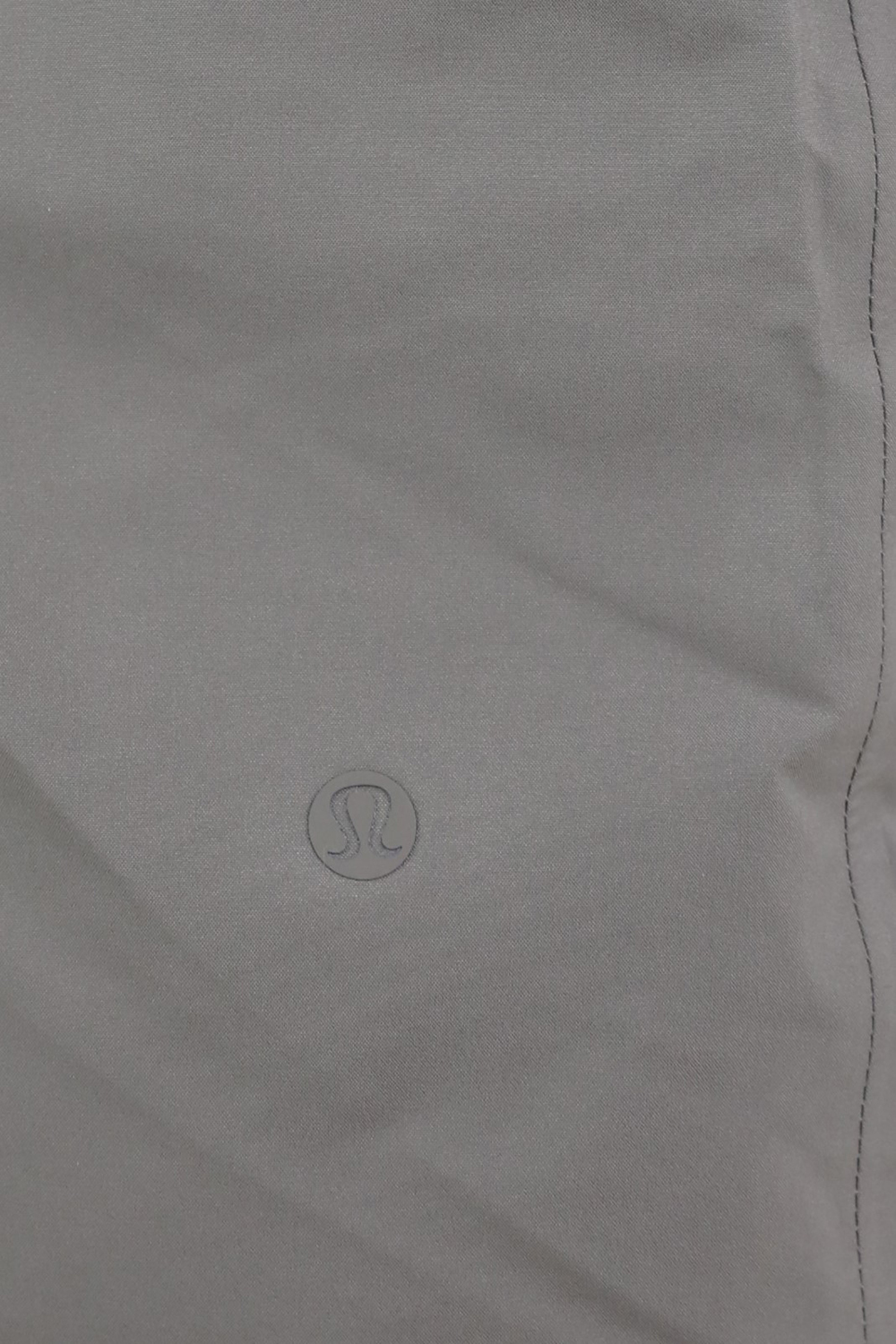 תמונת תקריב דוגמן של StretchSeal Sleet Street Long Jacket LULULEMON