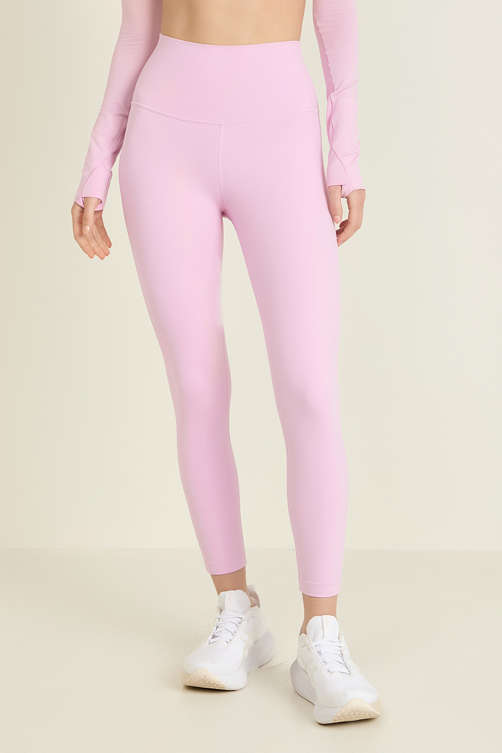 תמונת דוגמן קידמית של Align Hr Crop 23 LULULEMON