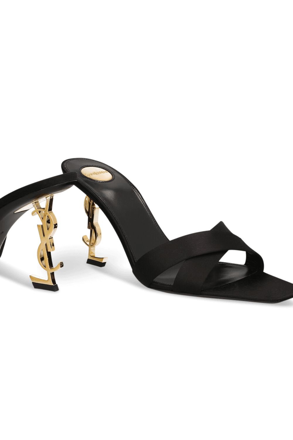 תמונת תקריב של כפכפי סליידס עקב SAINT LAURENT