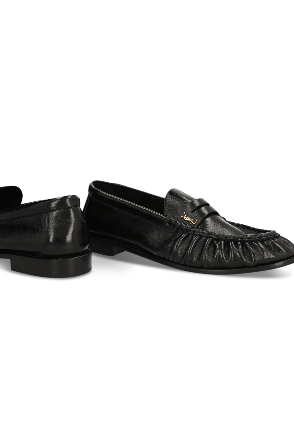 תמונת תקריב של נעלי מוקסינים SAINT LAURENT