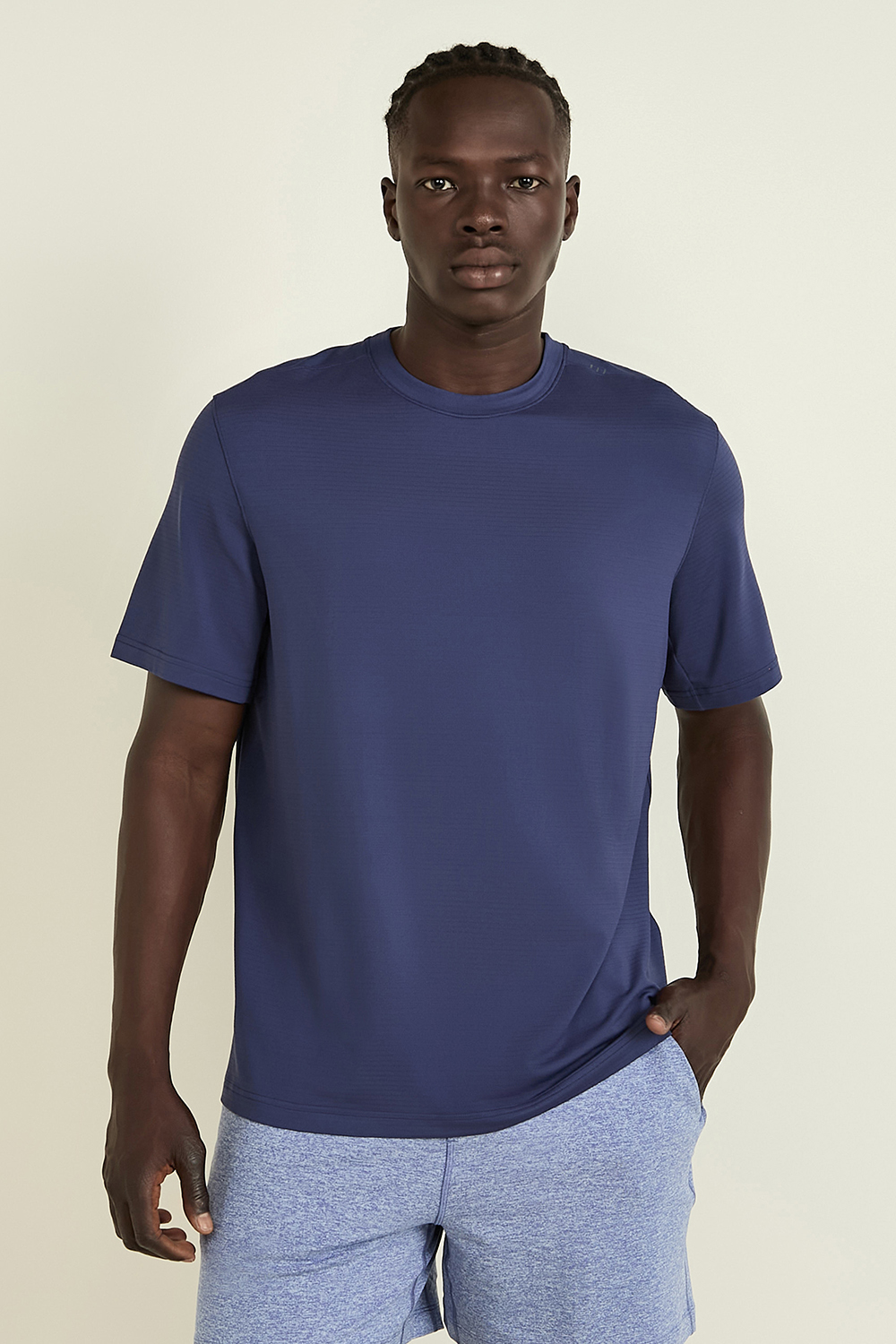 תמונת דוגמן קידמית של License to Train Relaxed Short-Sleeve Shirt LULULEMON
