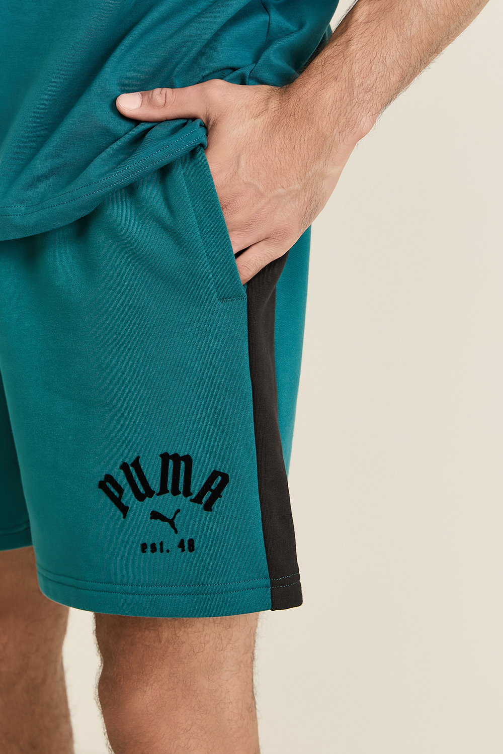 תמונת תקריב דוגמן של מכנסי ג'וג קצרים PUMA