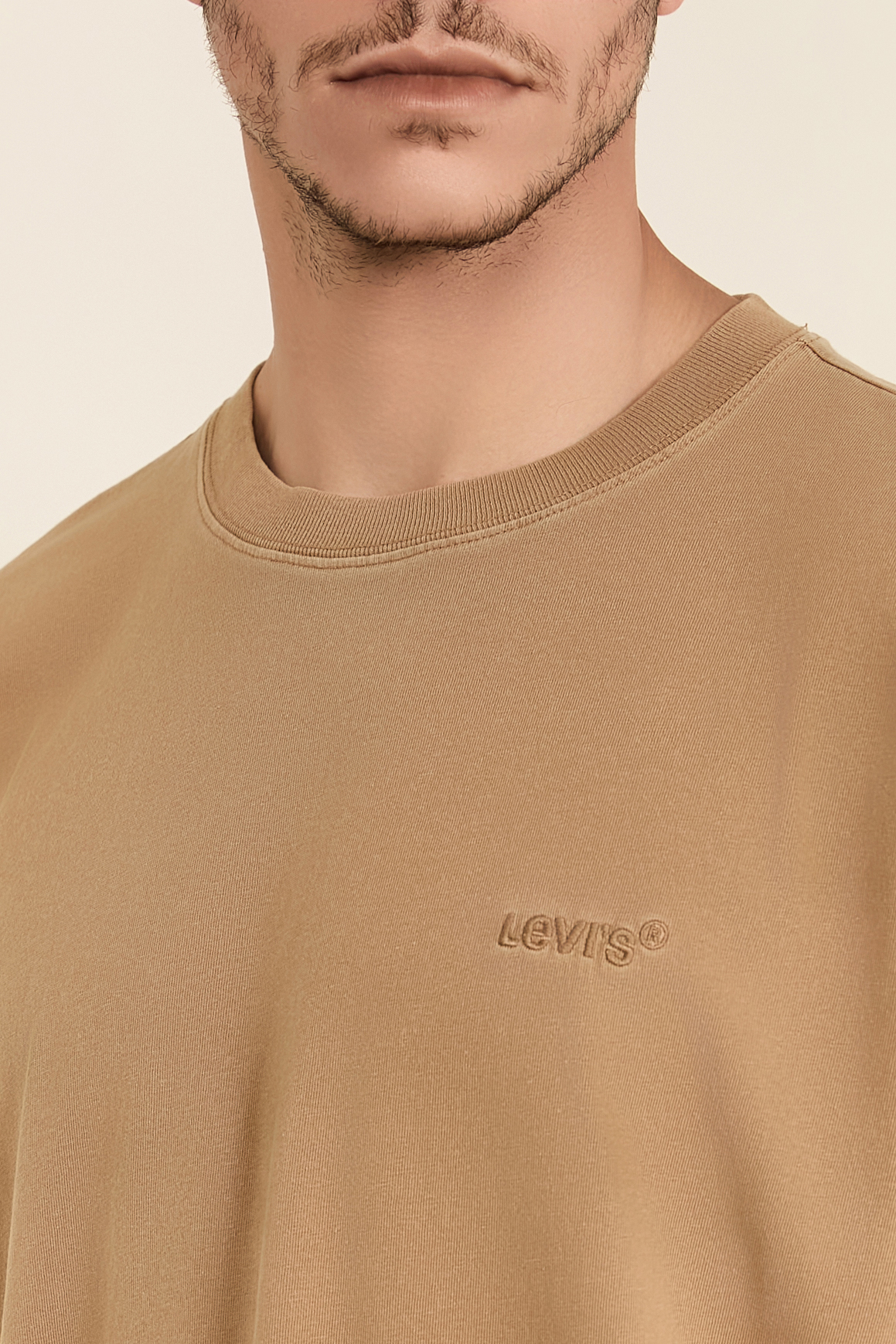 תמונת תקריב דוגמן של חולצת טי וינטג' LEVI`S