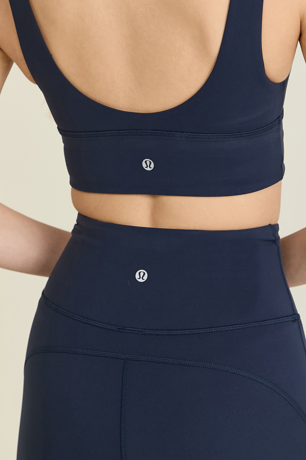 תמונת תקריב דוגמן של Align V Neck Bra A/B Cup LULULEMON