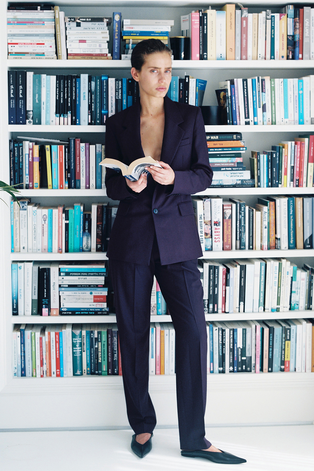 תמונת אווירה של מכנסי צ'ינו VICTORIA BECKHAM