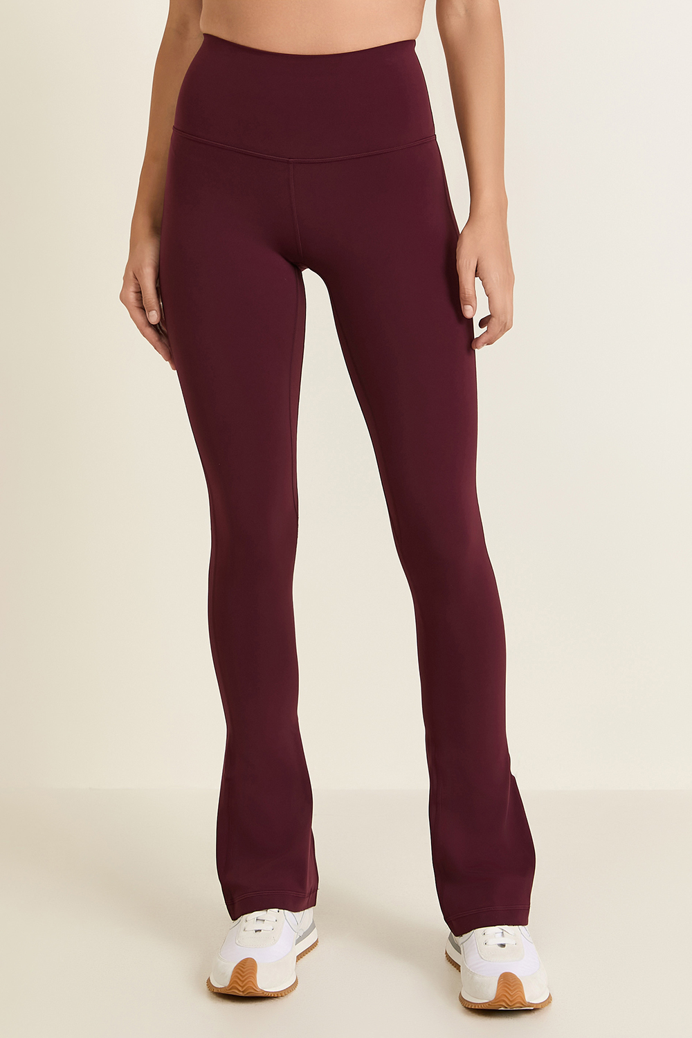 תמונת דוגמן קידמית של Align™ Mini-Flare Pant *Regular LULULEMON