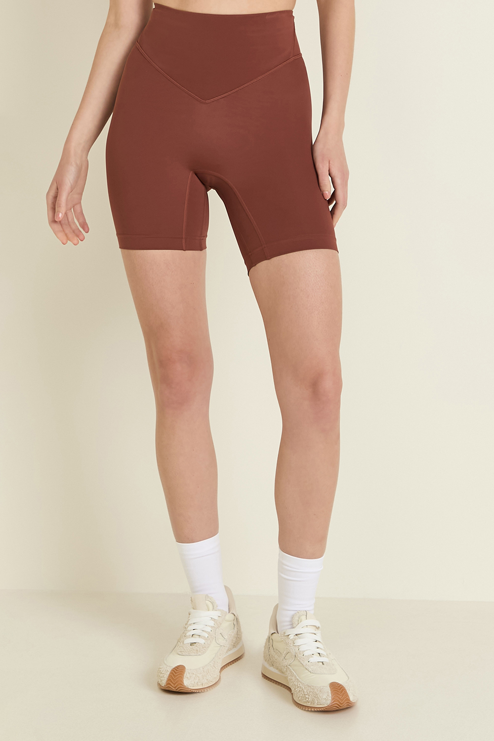 תמונת דוגמן קידמית של Seriously Silky Hight-Rise Short 4 LULULEMON