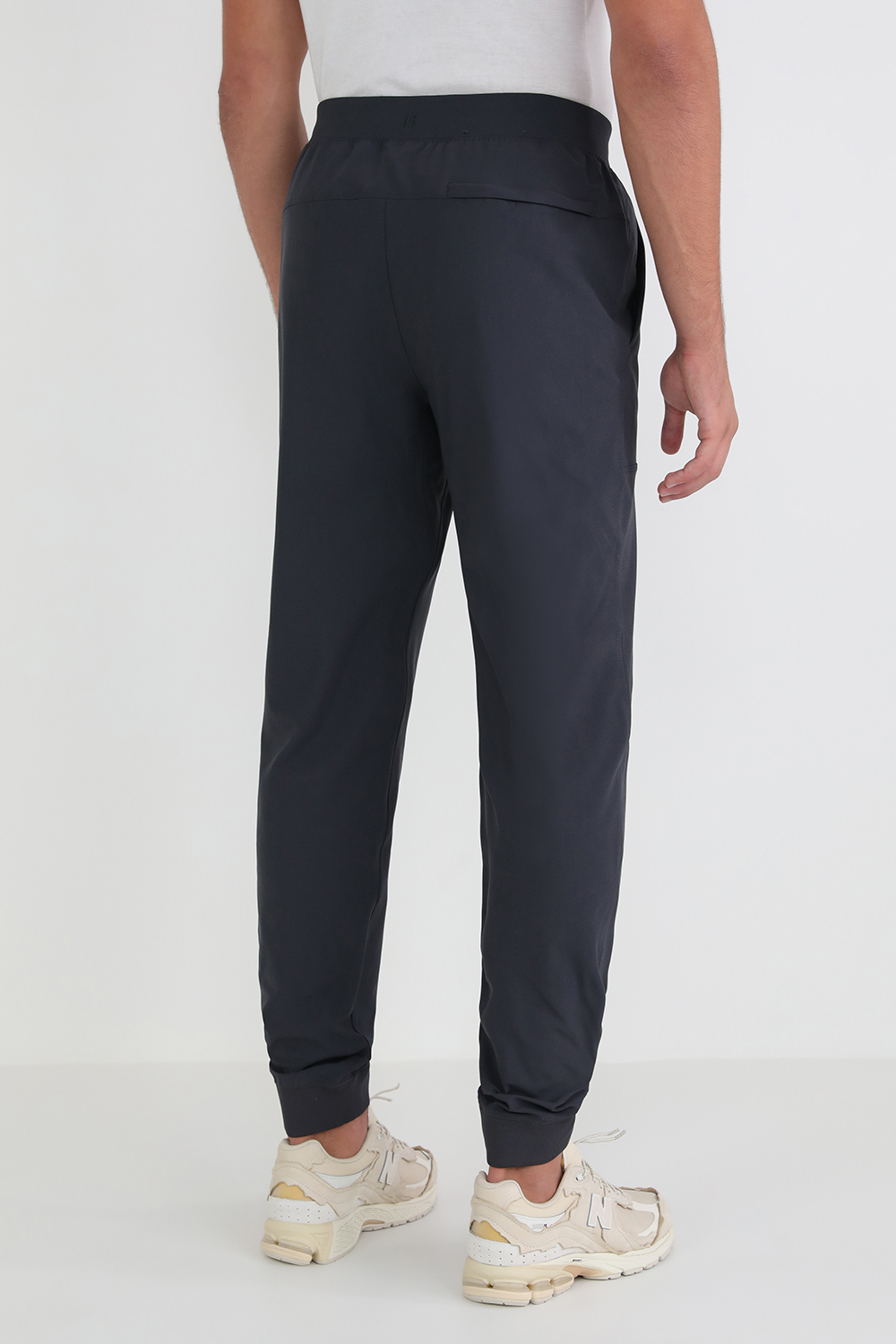 תמונת דוגמן אחורית של ABC Jogger Tall