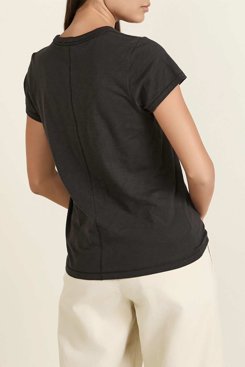 תמונת דוגמן אחורית של חולצת טי סלים פיט RAG & BONE