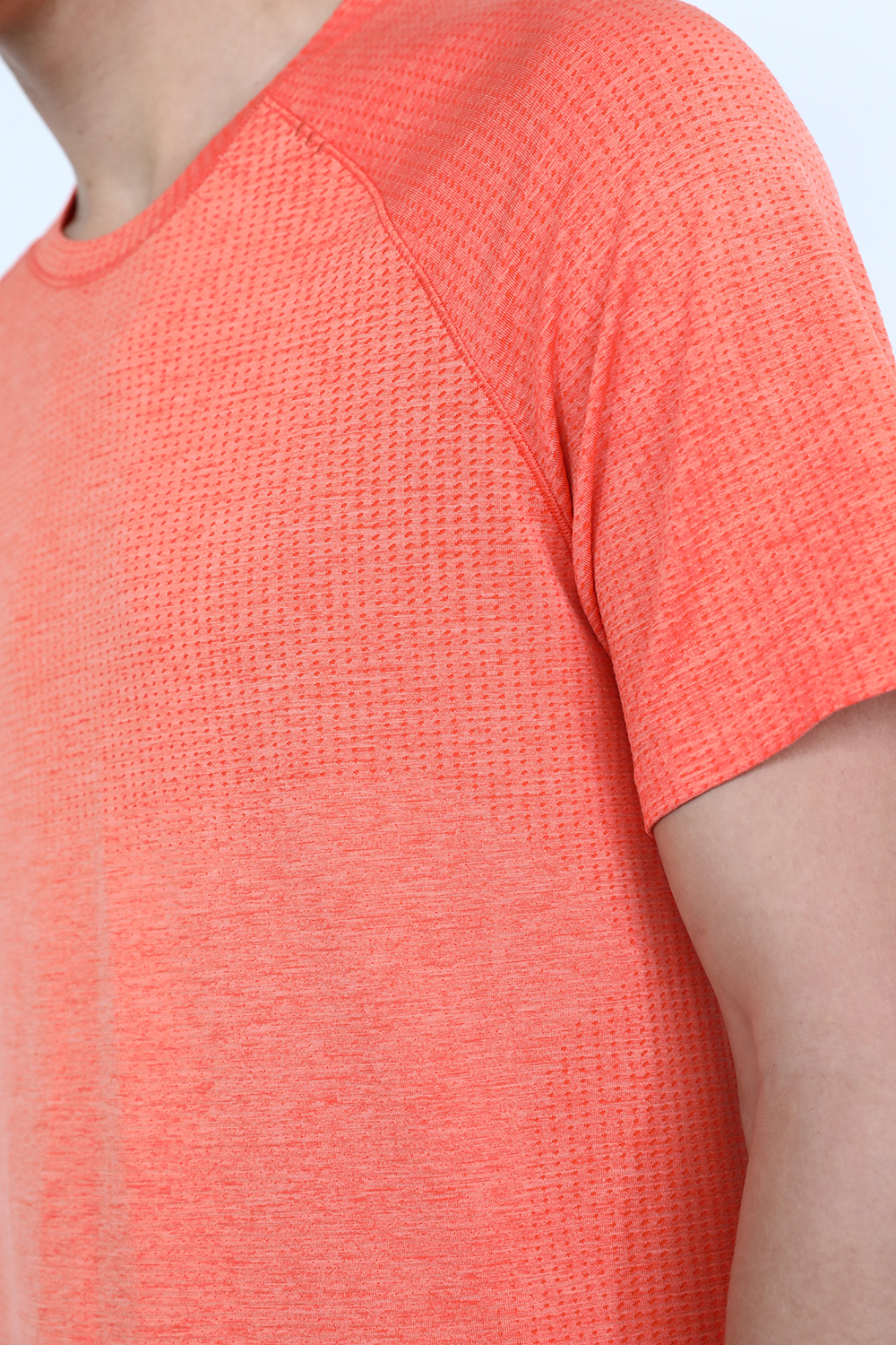 תמונת תקריב דוגמן של Metal Vent Tech Short-Sleeve Shirt