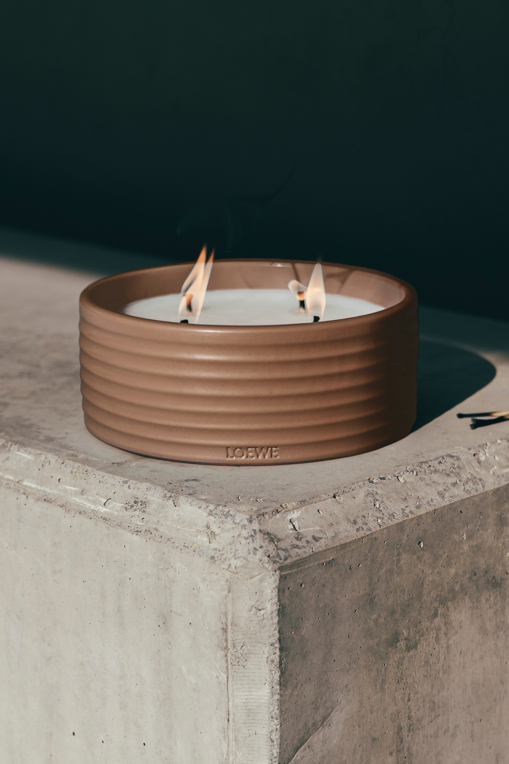 LOEWE Thyme Outdoor Candle LOEWE PERFUMES
