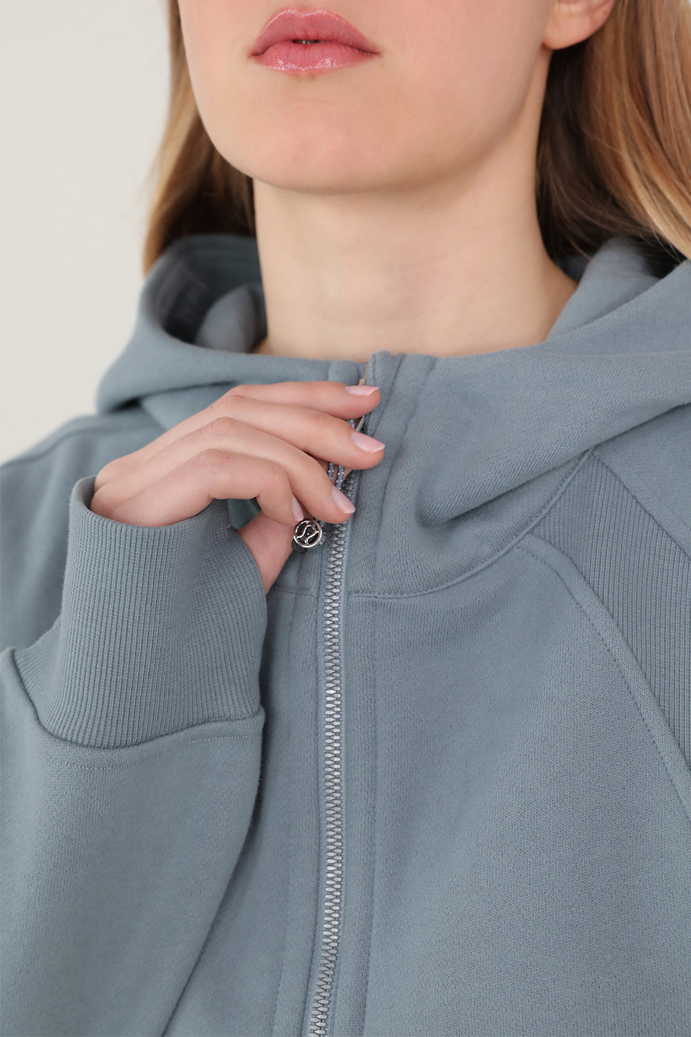 תמונת תקריב דוגמן של Scuba Oversized 1/2 Zip Hoodie LULULEMON