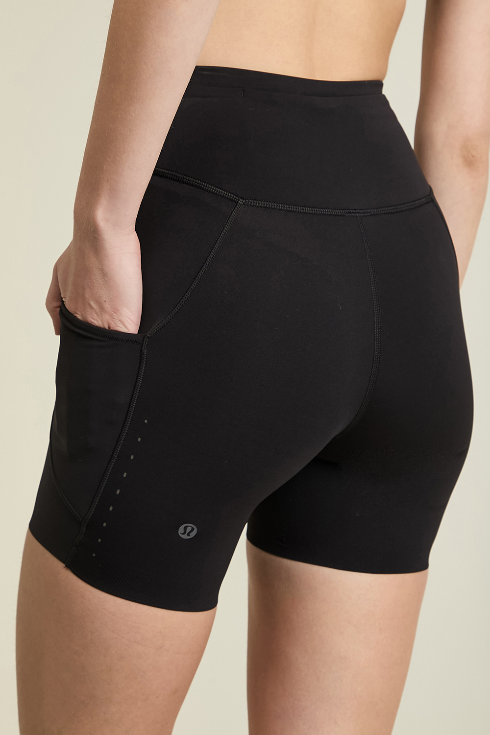 תמונת תקריב דוגמן של Fast and Free High-Rise Short 6" Pockets LULULEMON