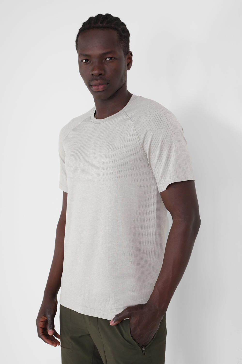 תמונת דוגמן קידמית של Metal Vent Tech Short Sleeve