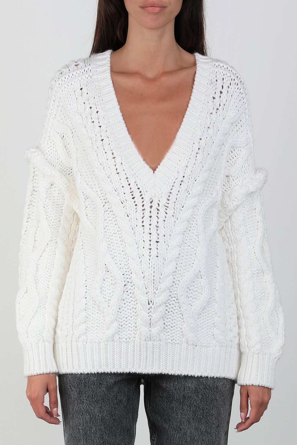 תמונת דוגמן קידמית של Prade Sweater In White IRO