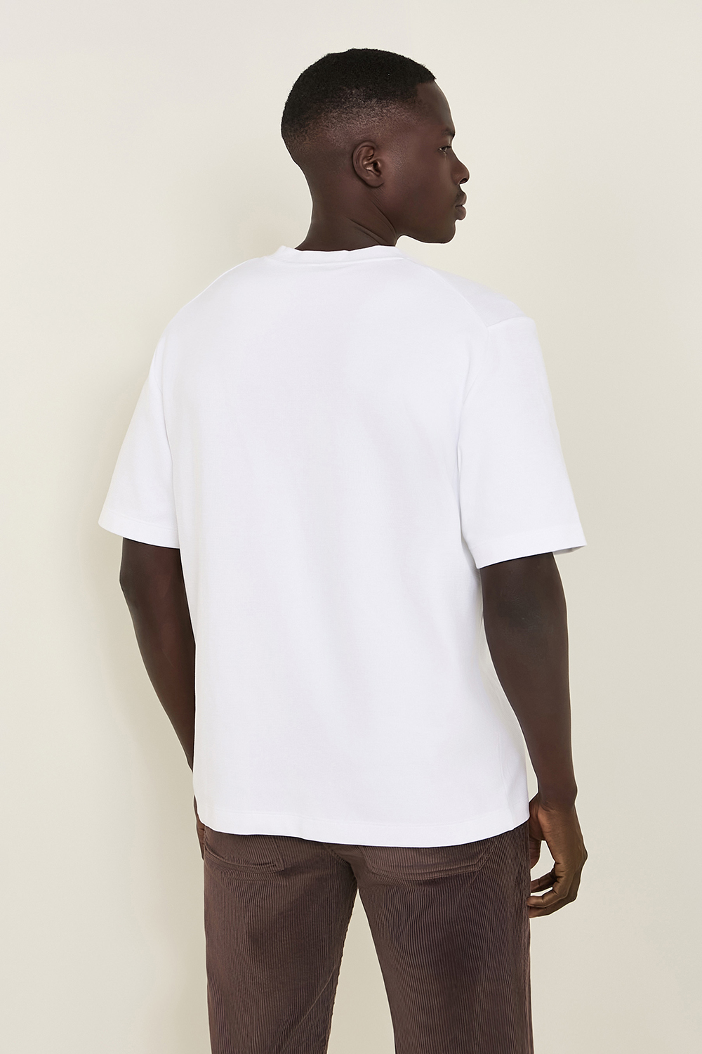תמונת דוגמן אחורית של Heavyweight Cotton Textured Short-Sleeve Shirt LULULEMON