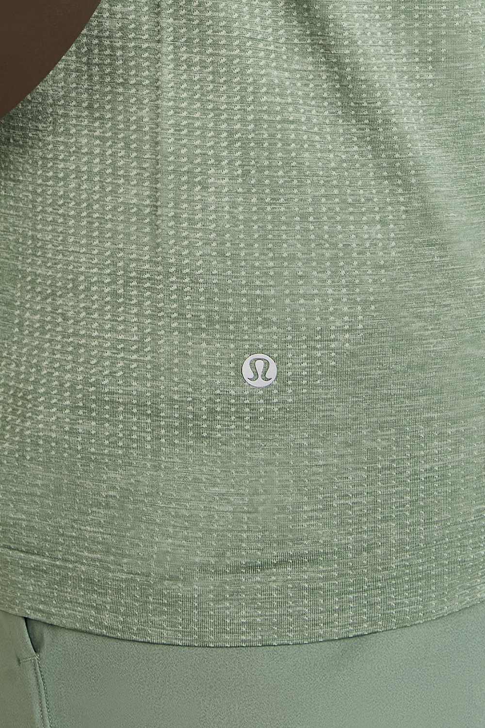 תמונת תקריב דוגמן של Metal Vent Tech Sleeveless Shirt