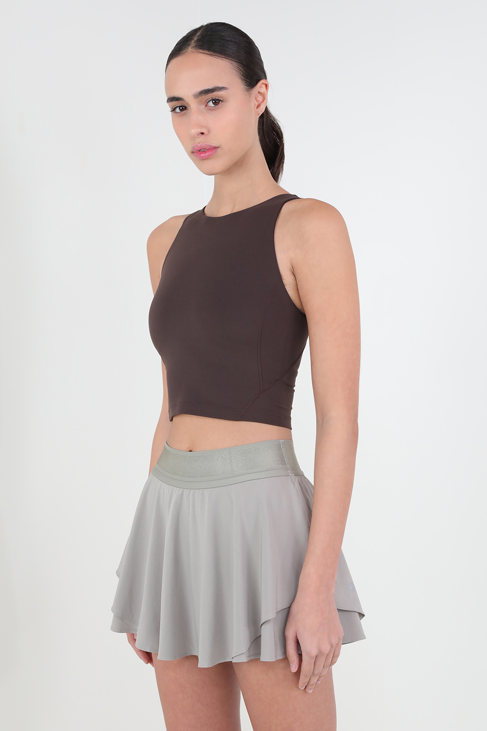 תמונת דוגמן קידמית של Align™ High-Neck Tank Top