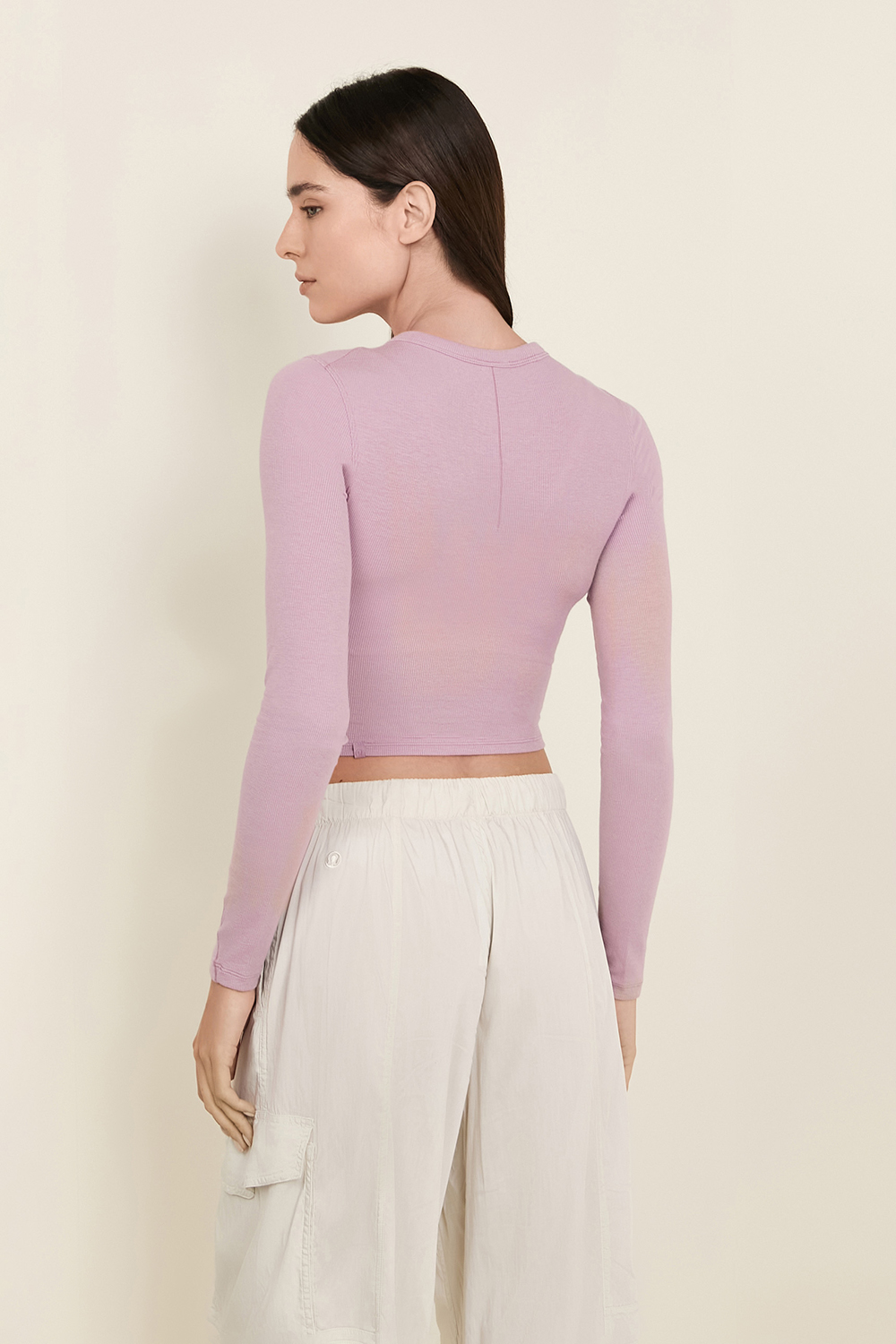 תמונת דוגמן אחורית של Hold Tight Straight-Hem Cropped Long-Sleeve Shirt LULULEMON