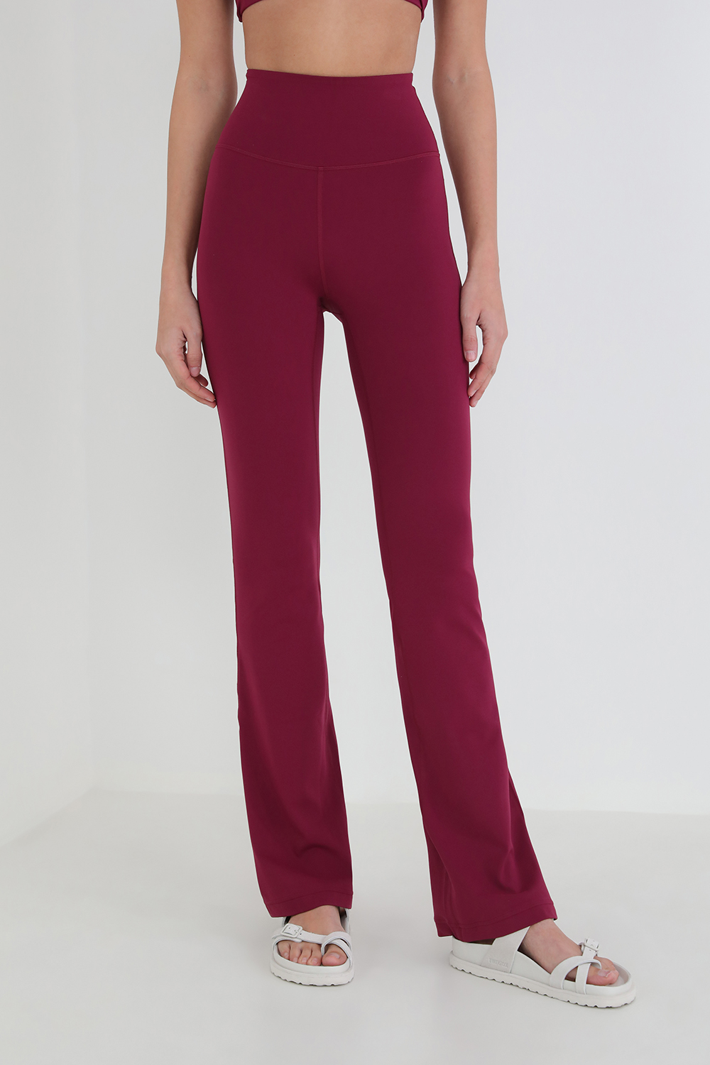 תמונת דוגמן קידמית של Groove Super-High-Rise Flared Pant