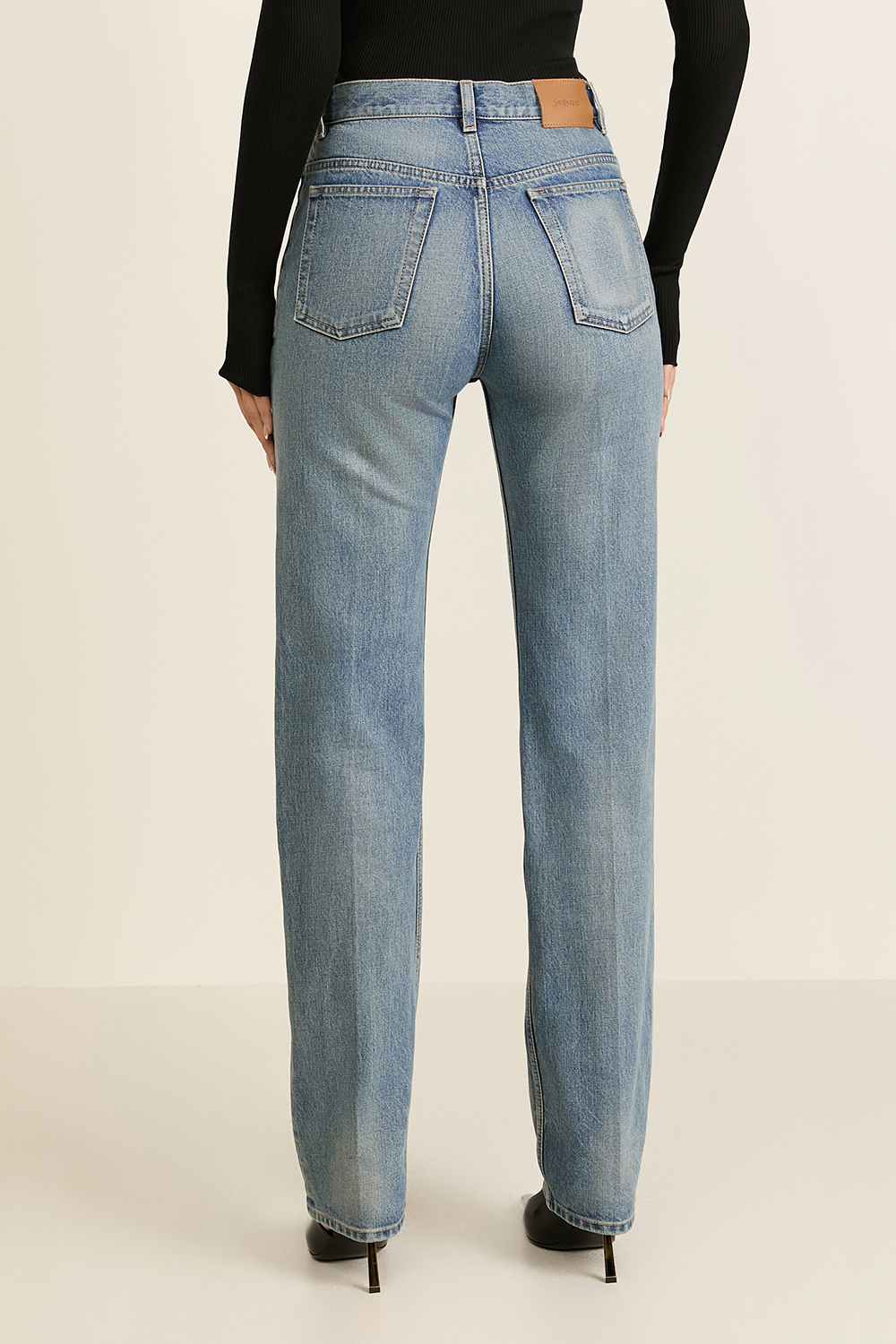 תמונת דוגמן אחורית של מכנסי ג'ינס SAINT LAURENT