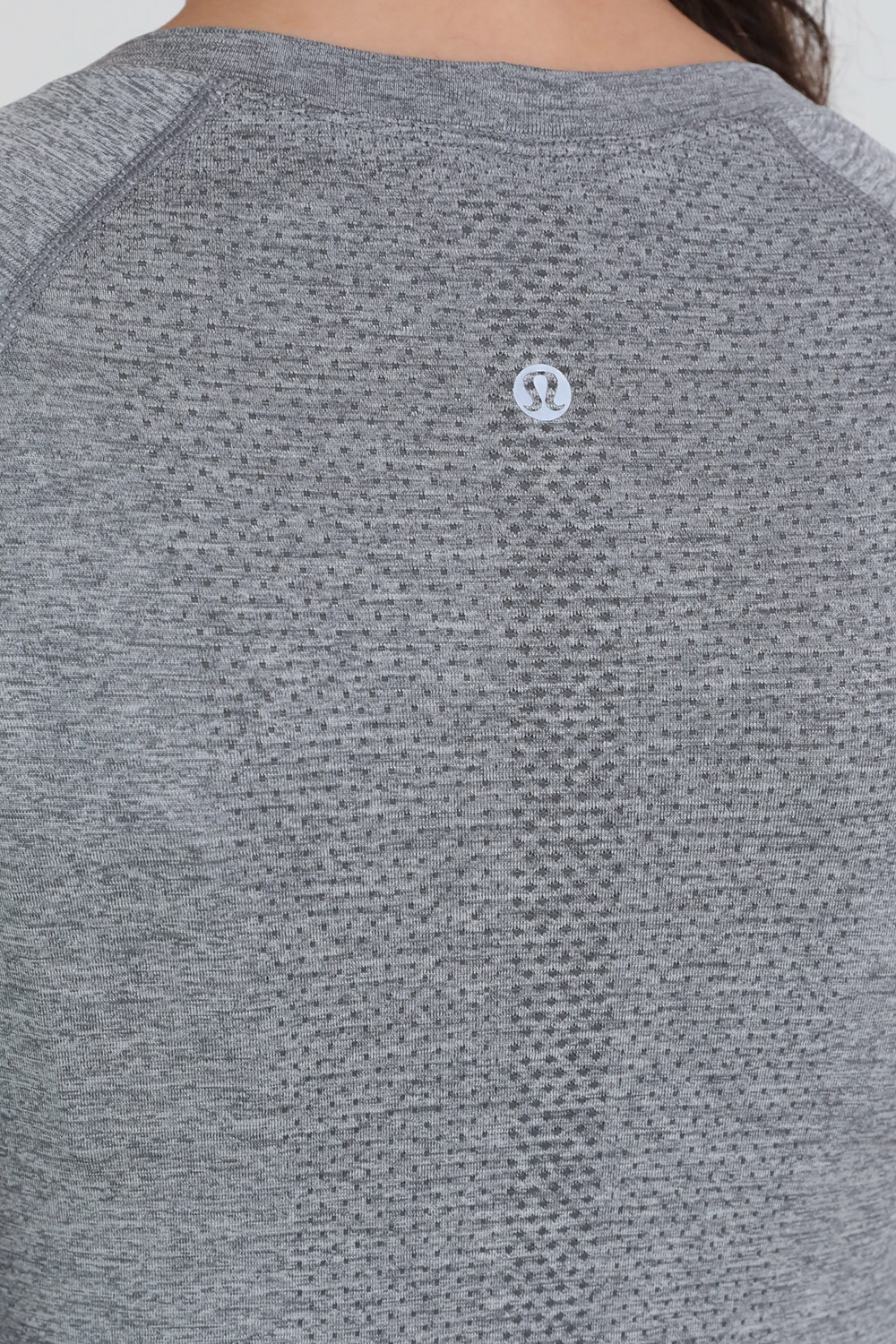 תמונת תקריב דוגמן של Swiftly Tech Long-Sleeve Shirt 2.0