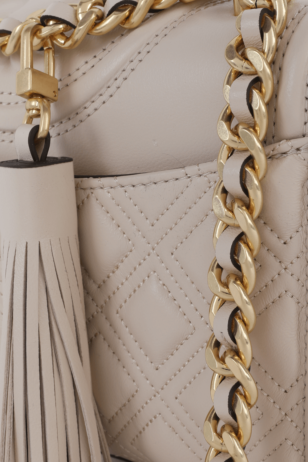 תמונת תקריב של Fleming Small Convertible Shoulder Bag in Beige TORY BURCH