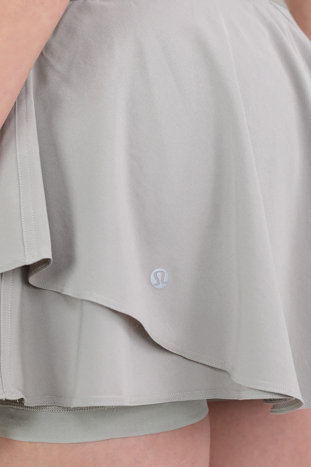תמונת תקריב דוגמן של Court Rival High-Rise Skirt